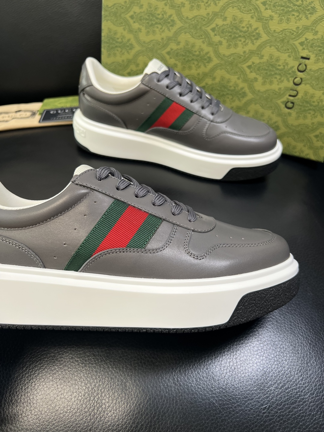 Gucci 高品质 顶级工艺品 古奇 专柜新款原厂配置，意大利进口牛皮面料，进口牛皮内里垫，透气舒适，鞋