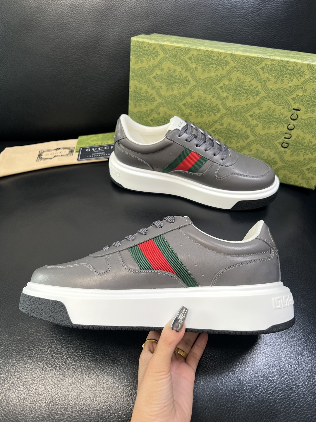 Gucci 高品质 顶级工艺品 古奇 专柜新款原厂配置，意大利进口牛皮面料，进口牛皮内里垫，透气舒适，鞋