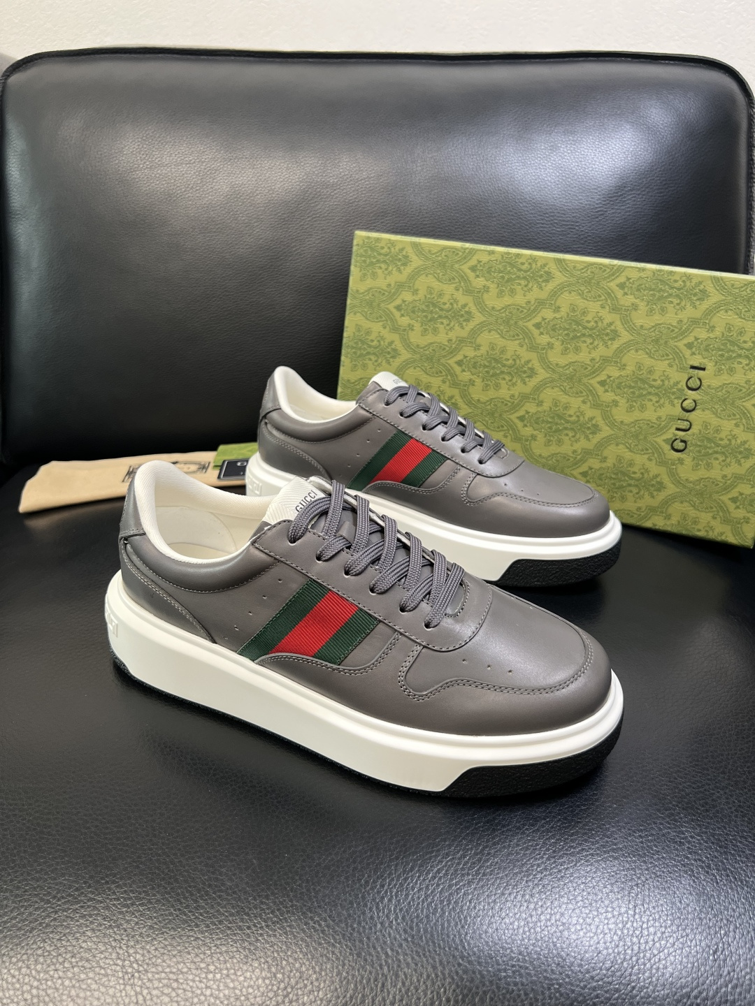 Gucci 高品质 顶级工艺品 古奇 专柜新款原厂配置，意大利进口牛皮面料，进口牛皮内里垫，透气舒适，鞋