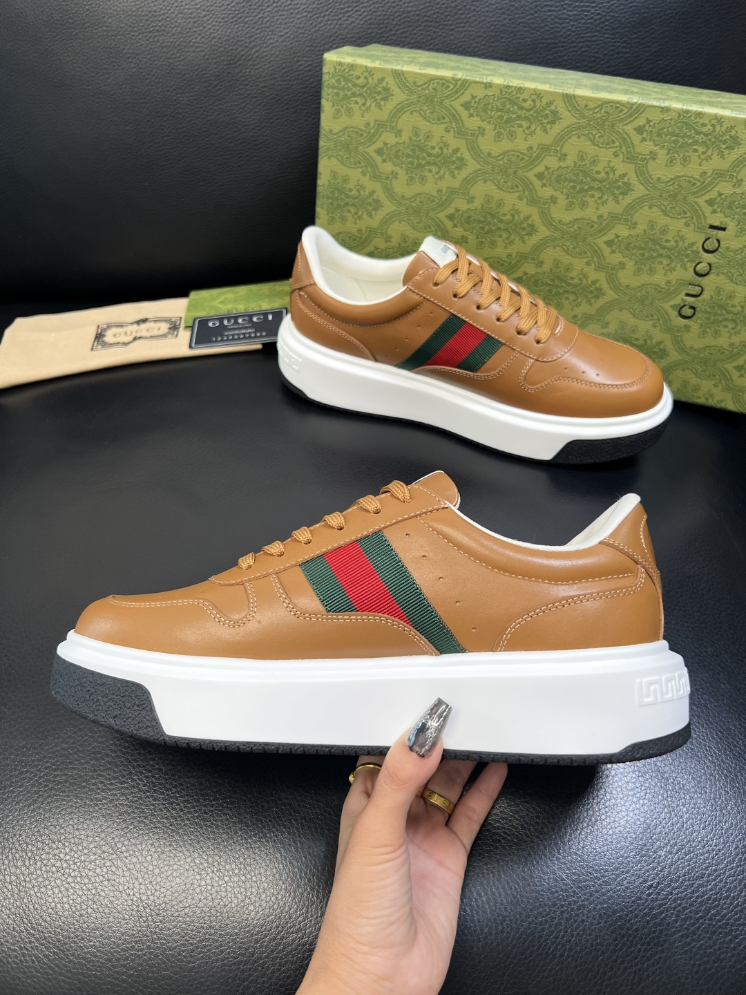 Gucci 高品质 顶级工艺品 古奇 专柜新款原厂配置，意大利进口牛皮面料，进口牛皮内里垫，透气舒适，鞋