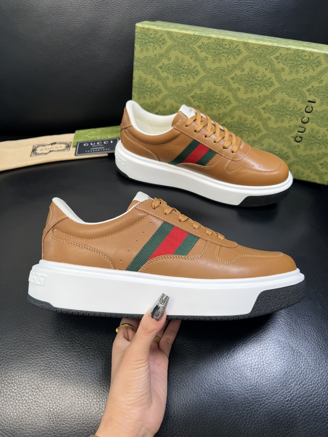 Gucci 高品质 顶级工艺品 古奇 专柜新款原厂配置，意大利进口牛皮面料，进口牛皮内里垫，透气舒适，鞋