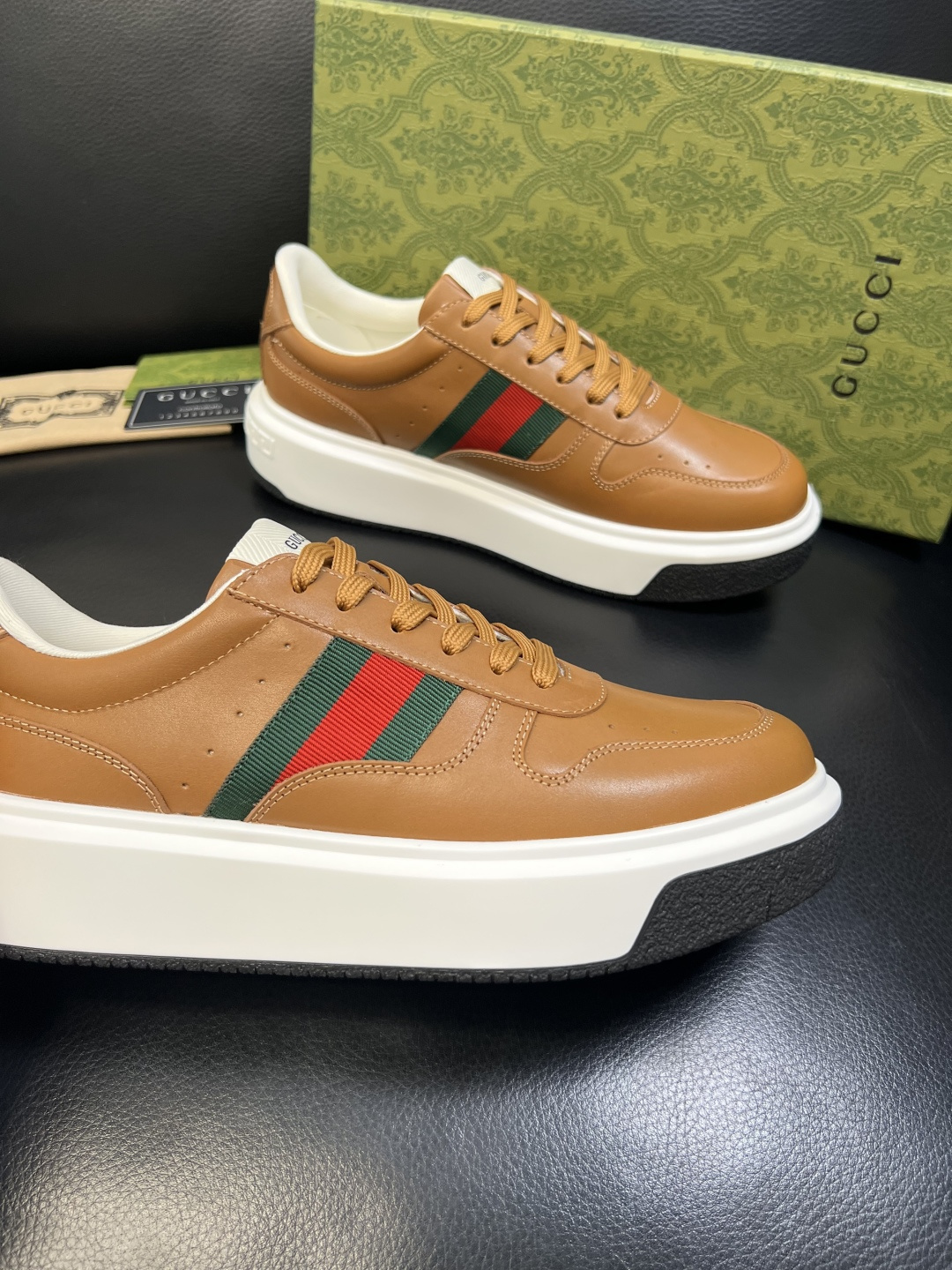 Gucci 高品质 顶级工艺品 古奇 专柜新款原厂配置，意大利进口牛皮面料，进口牛皮内里垫，透气舒适，鞋