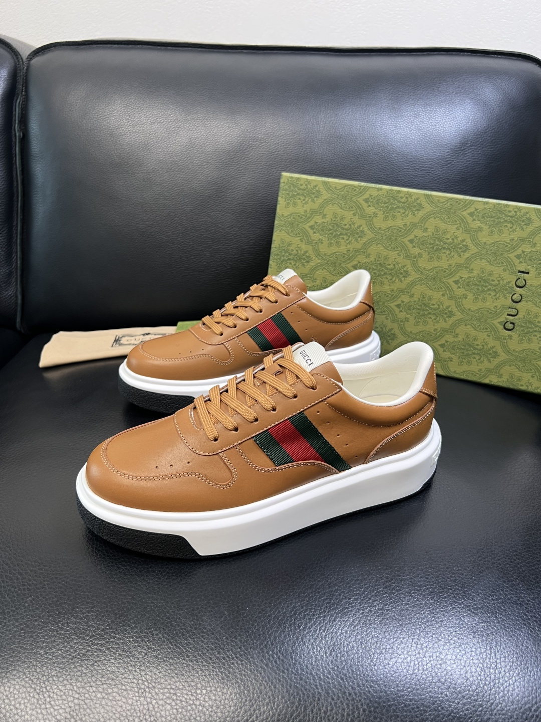 Gucci 高品质 顶级工艺品 古奇 专柜新款原厂配置，意大利进口牛皮面料，进口牛皮内里垫，透气舒适，鞋