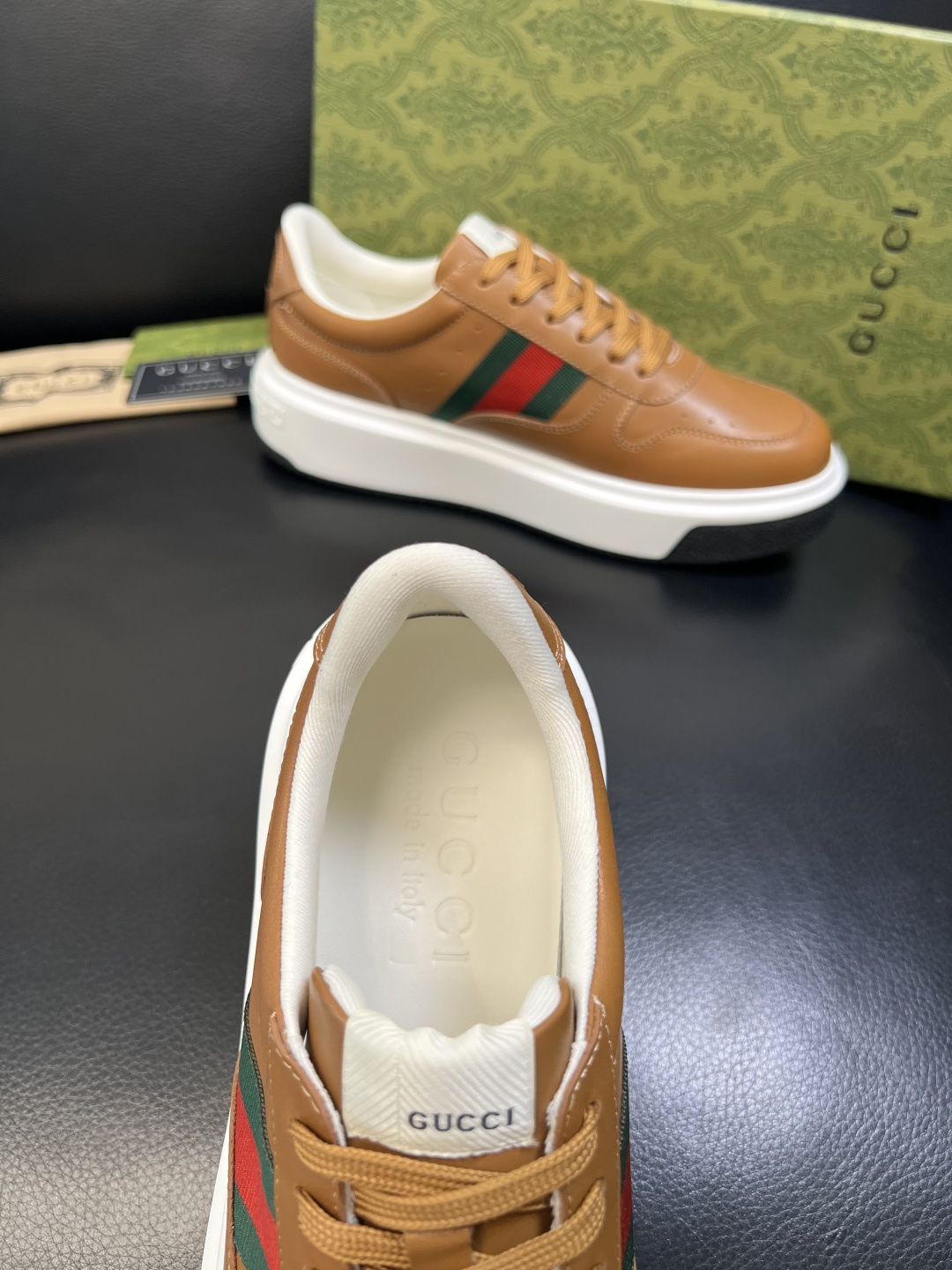 Gucci 高品质 顶级工艺品 古奇 专柜新款原厂配置，意大利进口牛皮面料，进口牛皮内里垫，透气舒适，鞋