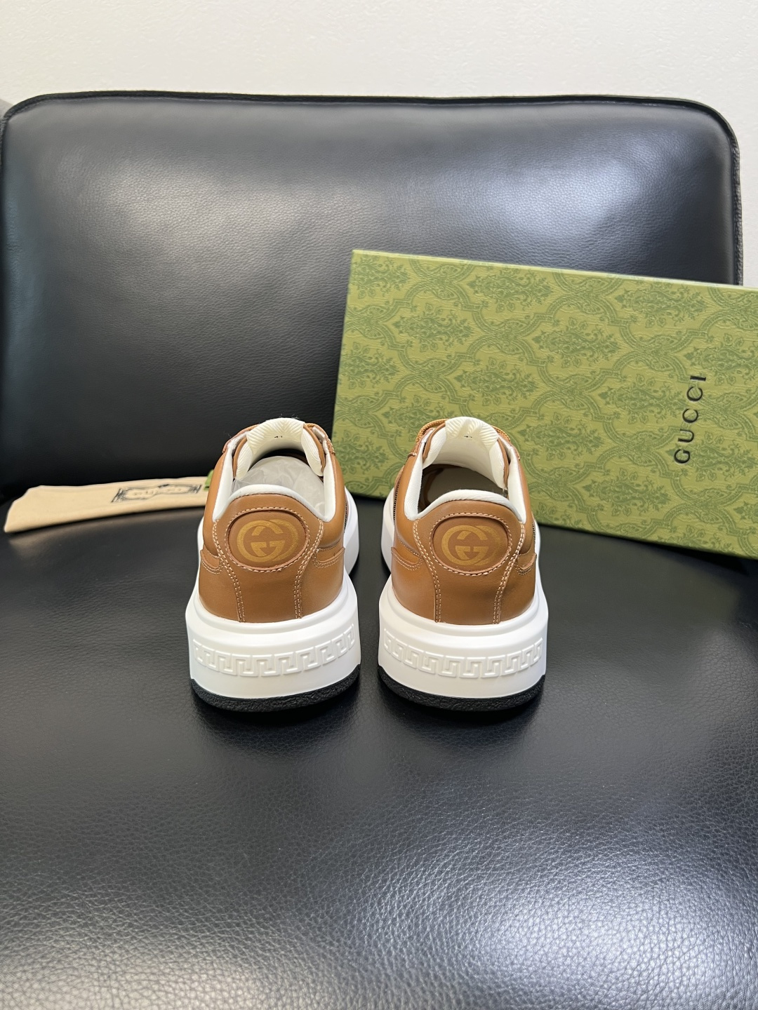 Gucci 高品质 顶级工艺品 古奇 专柜新款原厂配置，意大利进口牛皮面料，进口牛皮内里垫，透气舒适，鞋