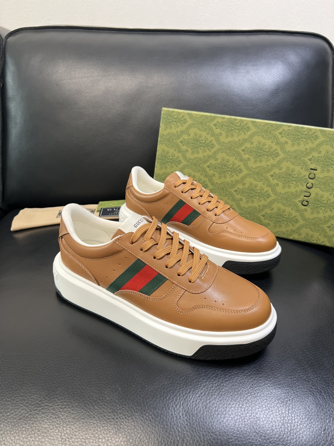 Gucci 高品质 顶级工艺品 古奇 专柜新款原厂配置，意大利进口牛皮面料，进口牛皮内里垫，透气舒适，鞋