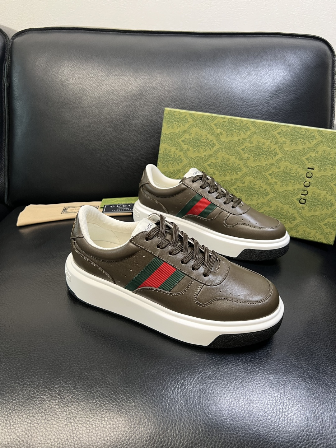 Gucci 高品质 顶级工艺品 古奇 专柜新款原厂配置，意大利进口牛皮面料，进口牛皮内里垫，透气舒适，鞋