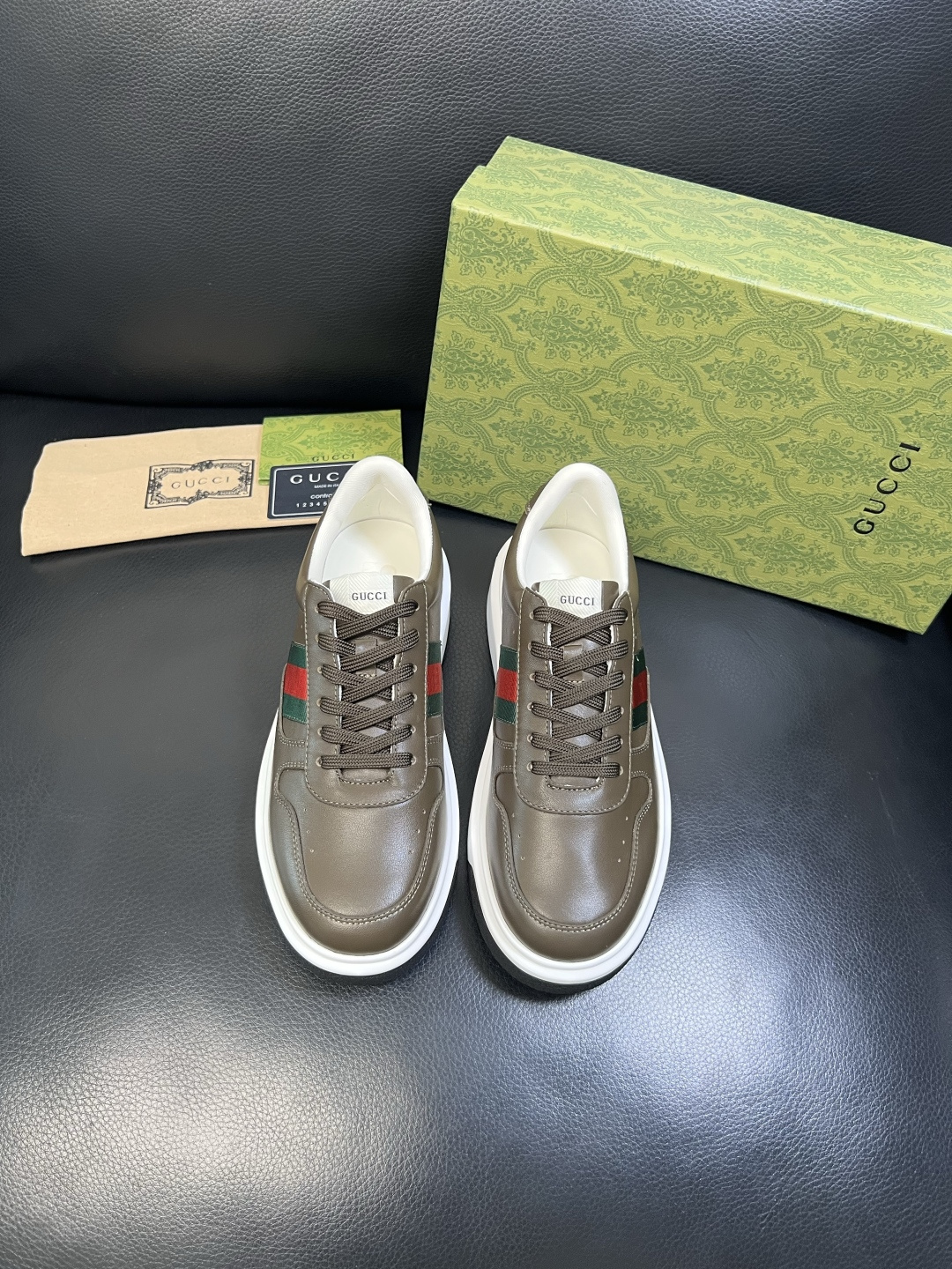 Gucci 高品质 顶级工艺品 古奇 专柜新款原厂配置，意大利进口牛皮面料，进口牛皮内里垫，透气舒适，鞋