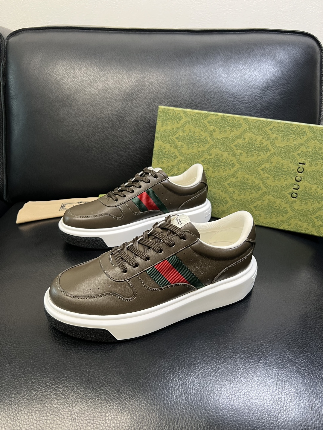 Gucci 高品质 顶级工艺品 古奇 专柜新款原厂配置，意大利进口牛皮面料，进口牛皮内里垫，透气舒适，鞋