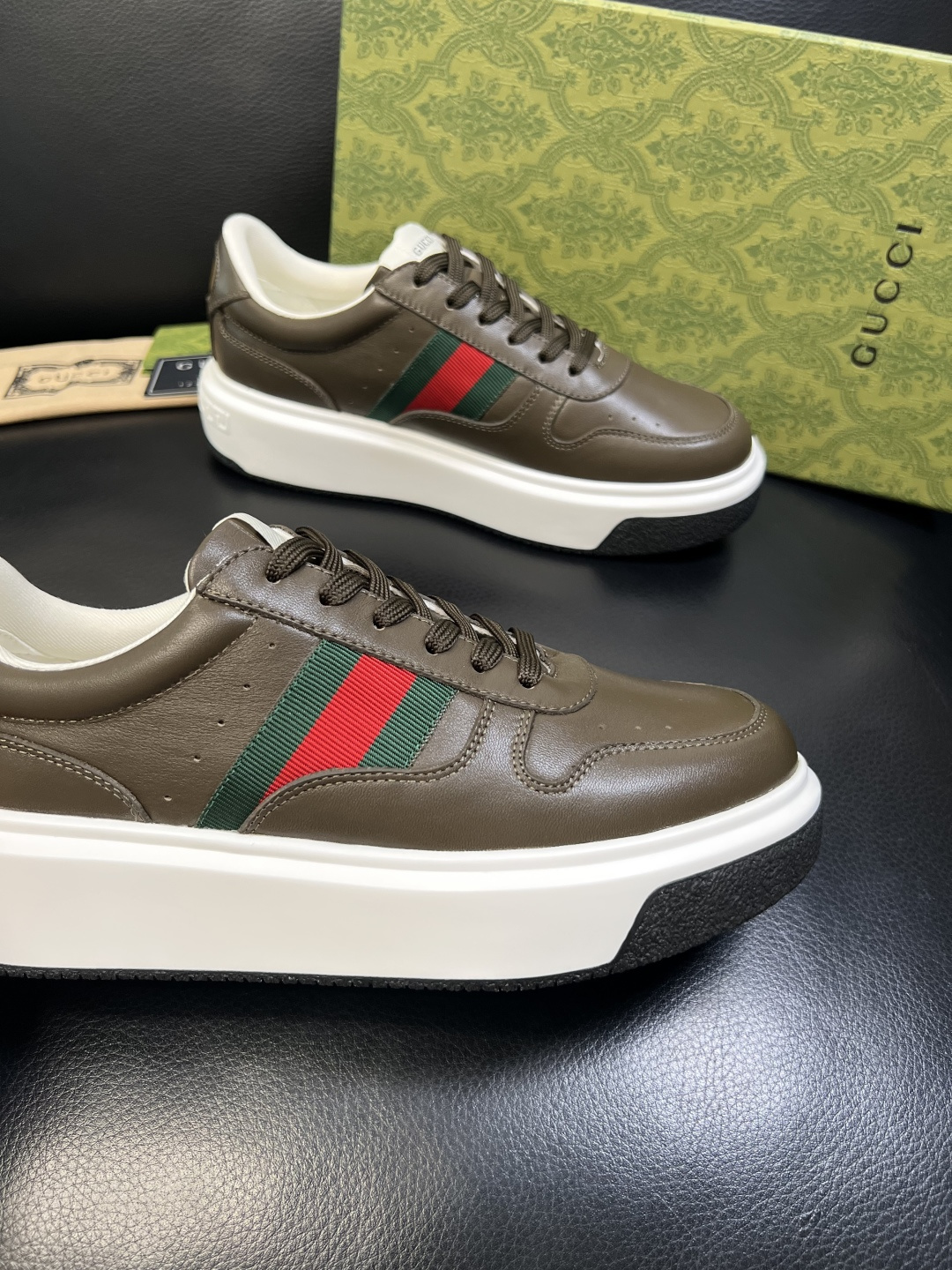 Gucci 高品质 顶级工艺品 古奇 专柜新款原厂配置，意大利进口牛皮面料，进口牛皮内里垫，透气舒适，鞋