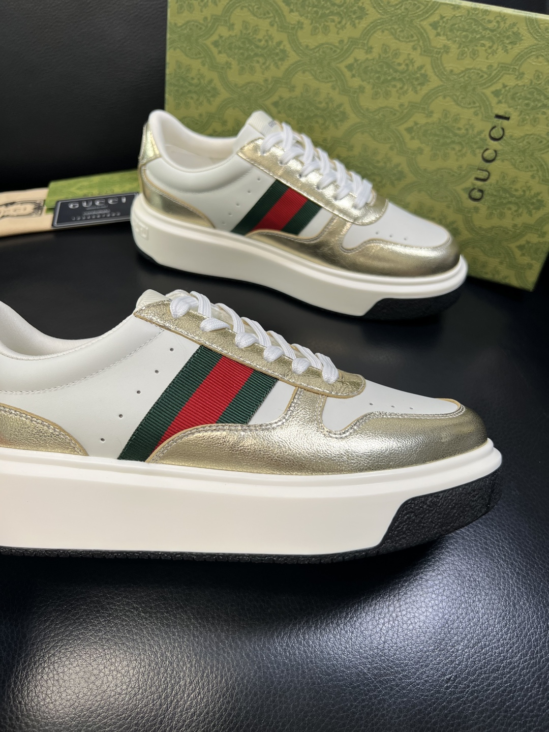 Gucci 高品质 顶级工艺品 古奇 专柜新款原厂配置，意大利进口牛皮面料，进口牛皮内里垫，透气舒适，鞋
