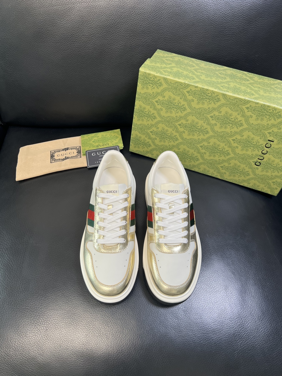 Gucci 高品质 顶级工艺品 古奇 专柜新款原厂配置，意大利进口牛皮面料，进口牛皮内里垫，透气舒适，鞋