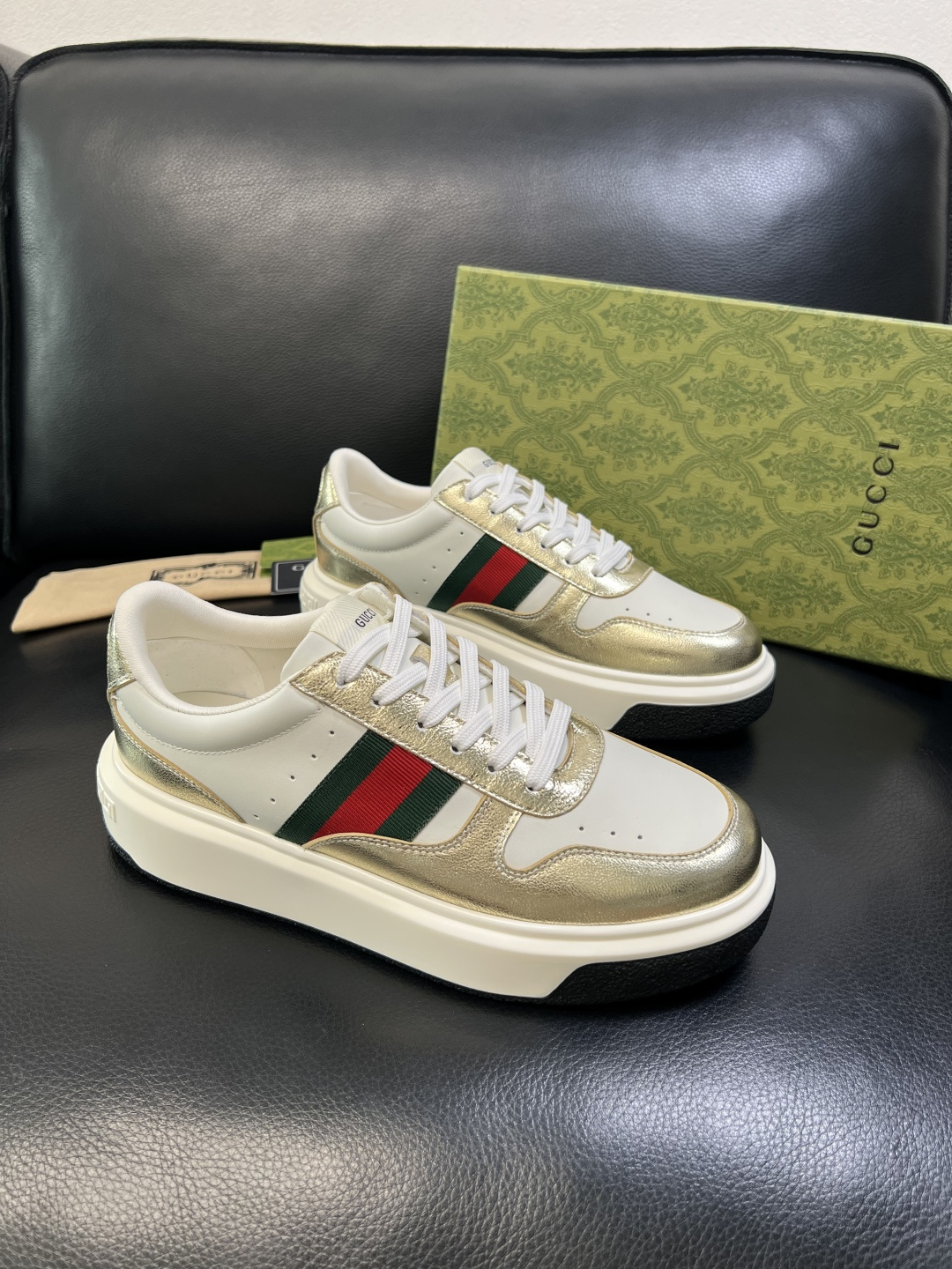 Gucci 高品质 顶级工艺品 古奇 专柜新款原厂配置，意大利进口牛皮面料，进口牛皮内里垫，透气舒适，鞋