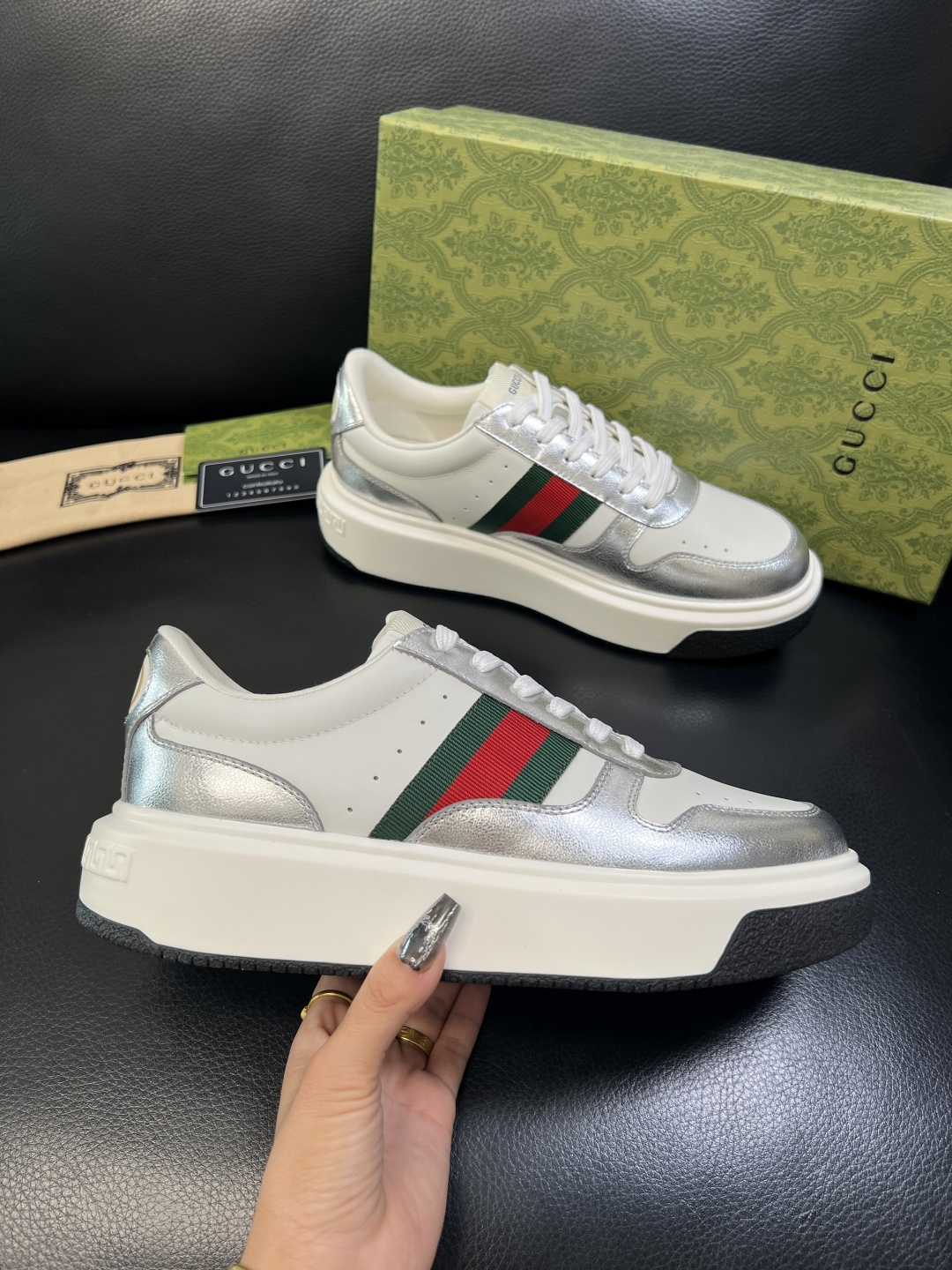 Gucci 高品质 顶级工艺品 古奇 专柜新款原厂配置，意大利进口牛皮面料，进口牛皮内里垫，透气舒适，鞋