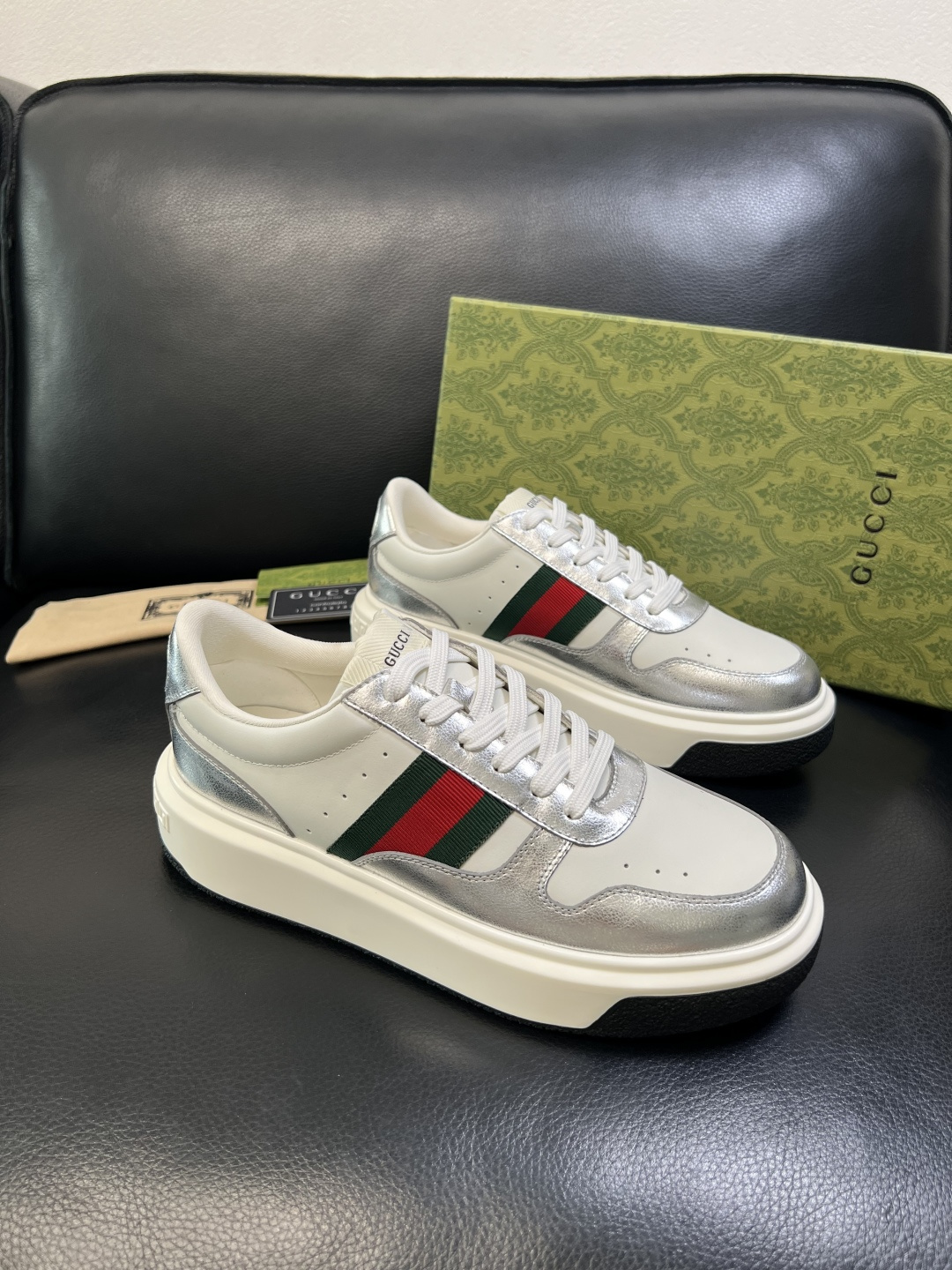 Gucci 高品质 顶级工艺品 古奇 专柜新款原厂配置，意大利进口牛皮面料，进口牛皮内里垫，透气舒适，鞋