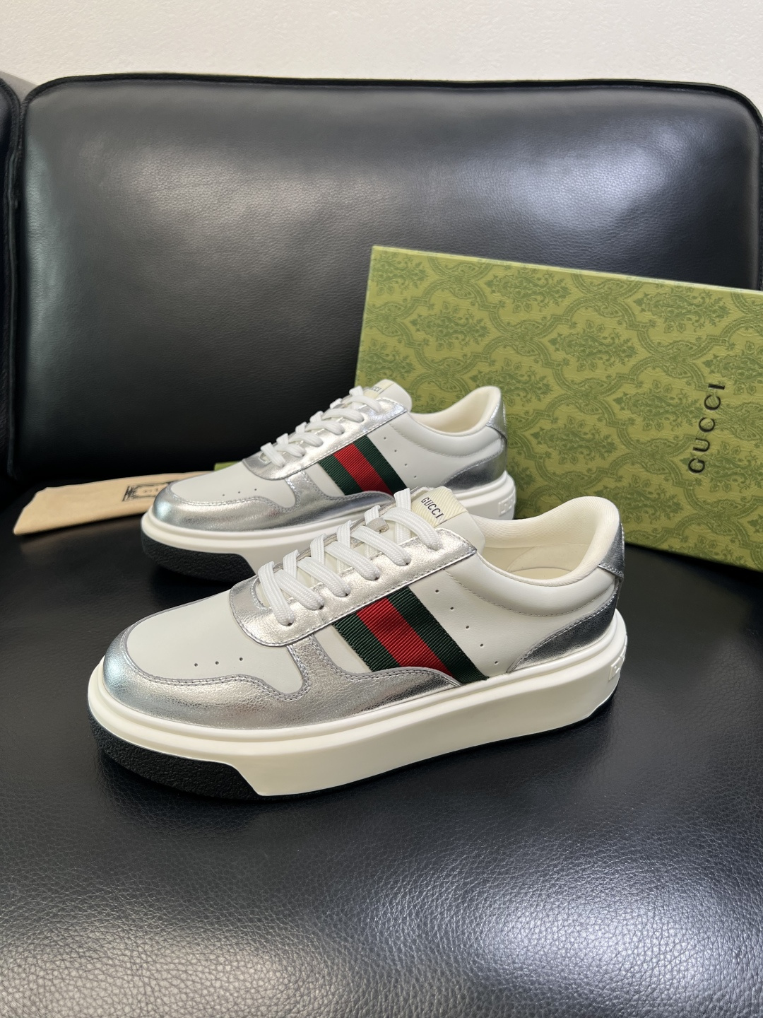 Gucci 高品质 顶级工艺品 古奇 专柜新款原厂配置，意大利进口牛皮面料，进口牛皮内里垫，透气舒适，鞋