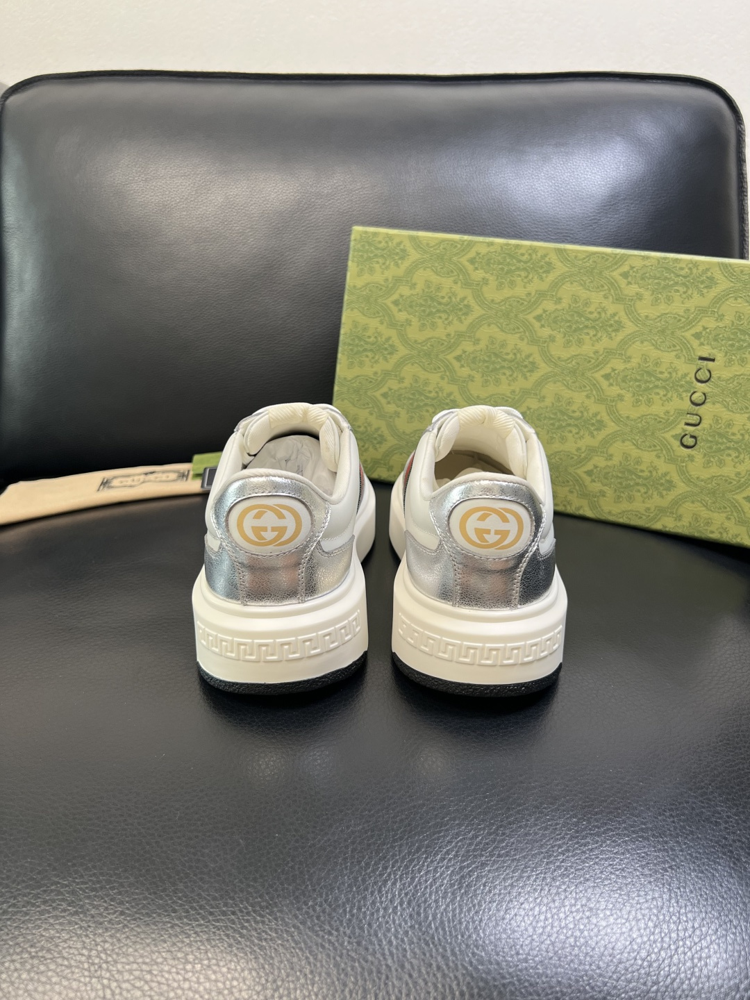 Gucci 高品质 顶级工艺品 古奇 专柜新款原厂配置，意大利进口牛皮面料，进口牛皮内里垫，透气舒适，鞋