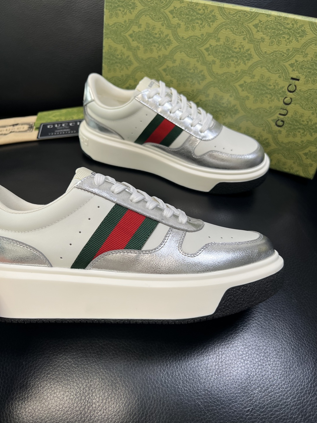 Gucci 高品质 顶级工艺品 古奇 专柜新款原厂配置，意大利进口牛皮面料，进口牛皮内里垫，透气舒适，鞋