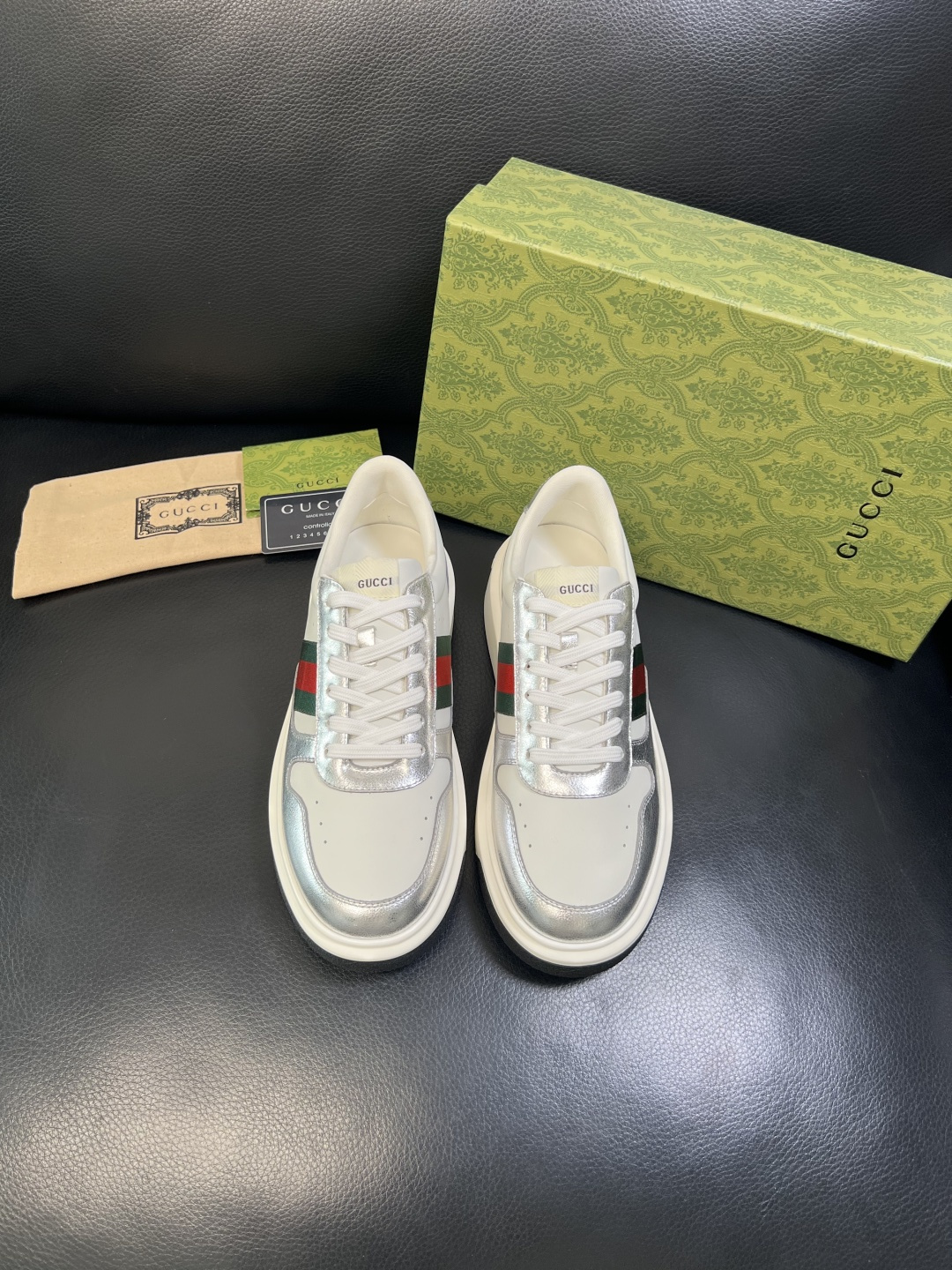 Gucci 高品质 顶级工艺品 古奇 专柜新款原厂配置，意大利进口牛皮面料，进口牛皮内里垫，透气舒适，鞋