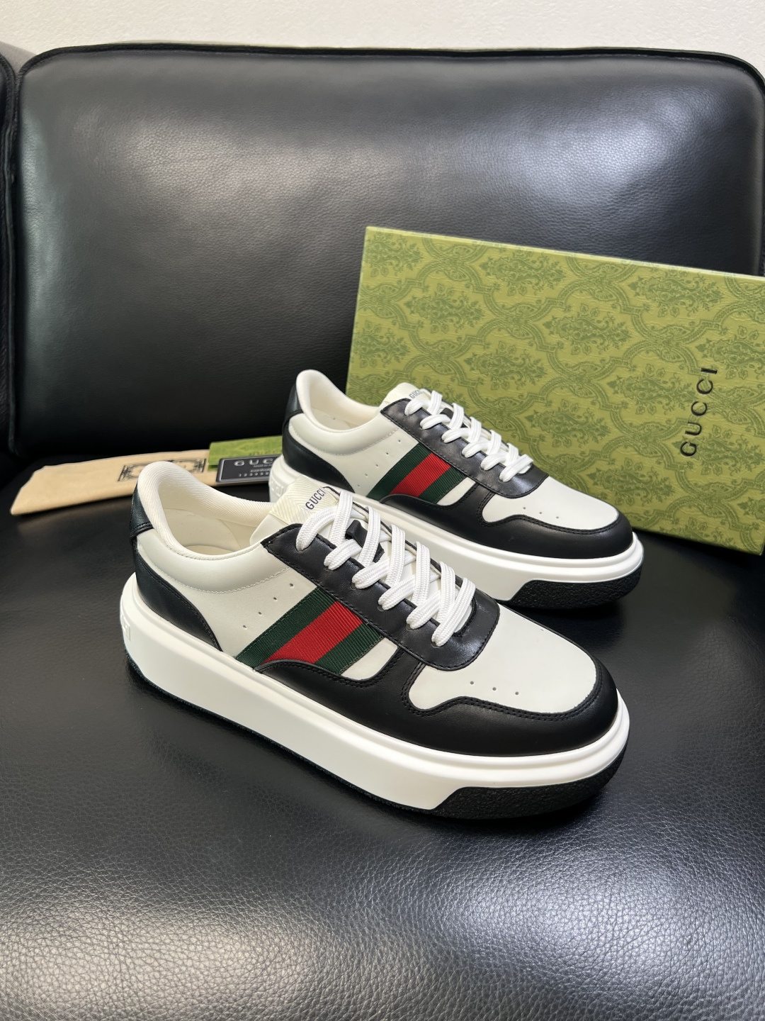 Gucci 高品质 顶级工艺品 古奇 专柜新款原厂配置，意大利进口牛皮面料，进口牛皮内里垫，透气舒适，鞋