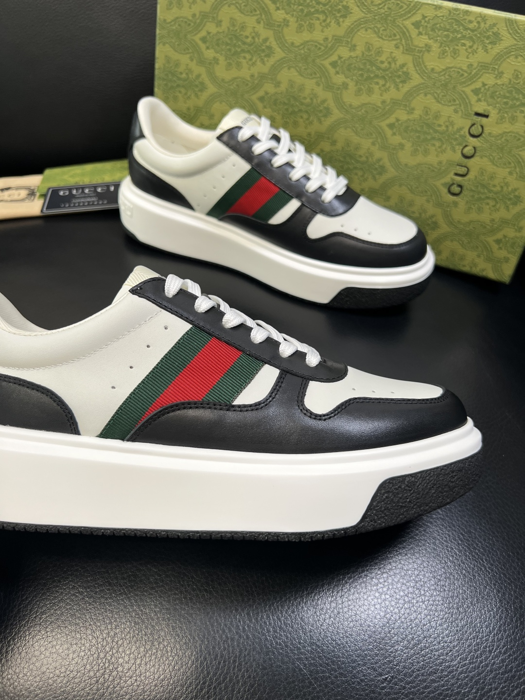 Gucci 高品质 顶级工艺品 古奇 专柜新款原厂配置，意大利进口牛皮面料，进口牛皮内里垫，透气舒适，鞋