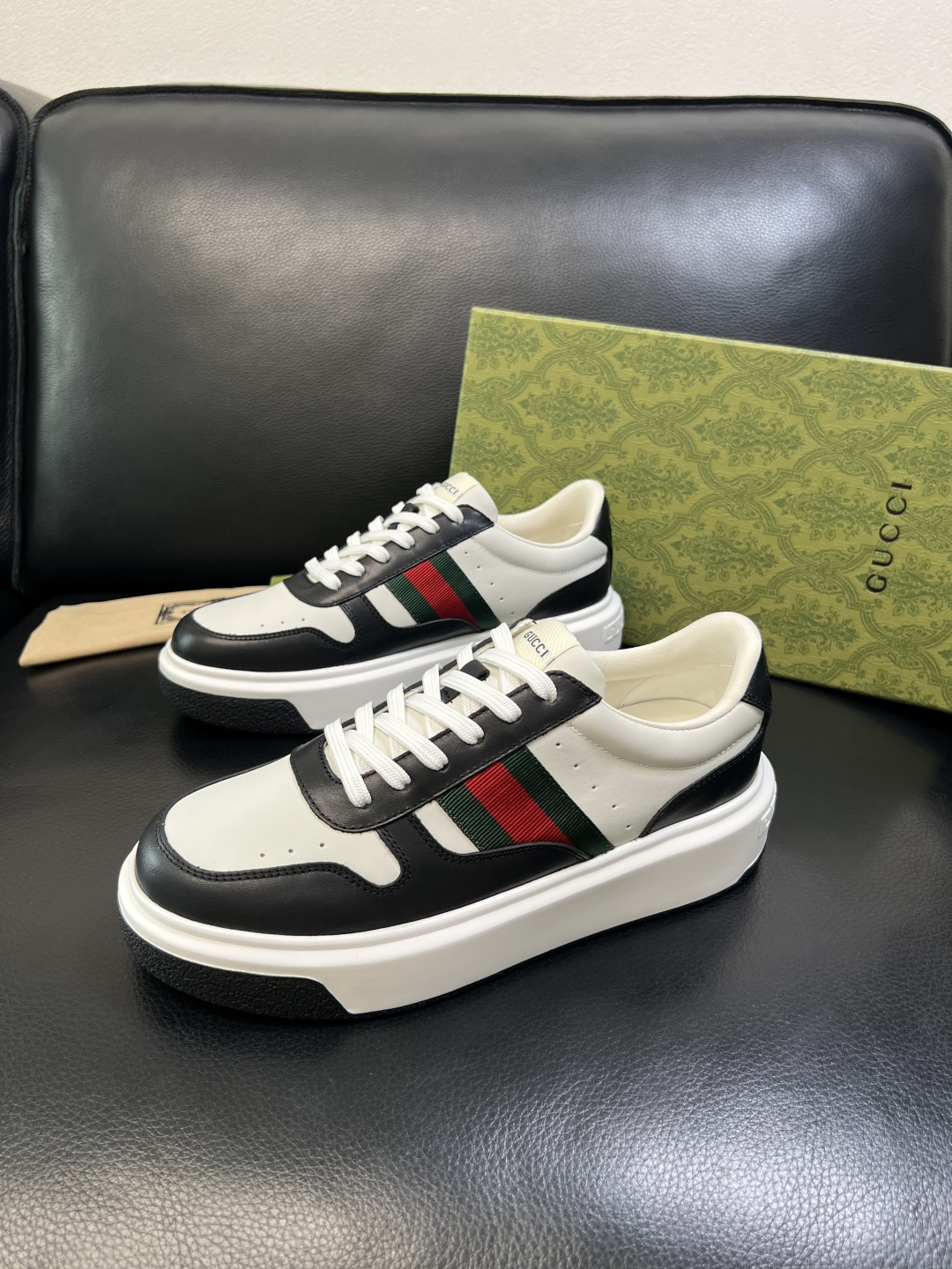 Gucci 高品质 顶级工艺品 古奇 专柜新款原厂配置，意大利进口牛皮面料，进口牛皮内里垫，透气舒适，鞋