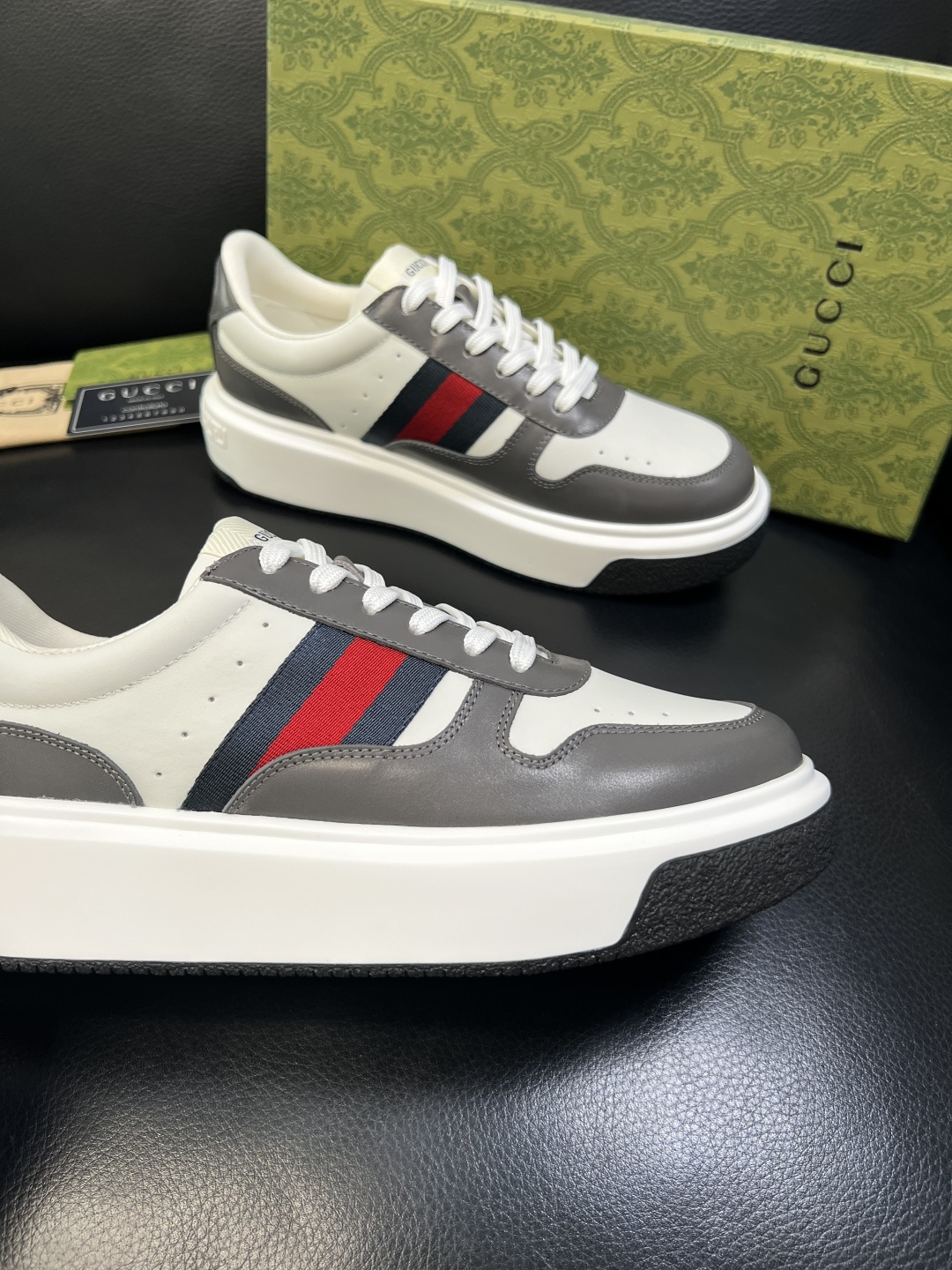 Gucci 高品质 顶级工艺品 古奇 专柜新款原厂配置，意大利进口牛皮面料，进口牛皮内里垫，透气舒适，鞋