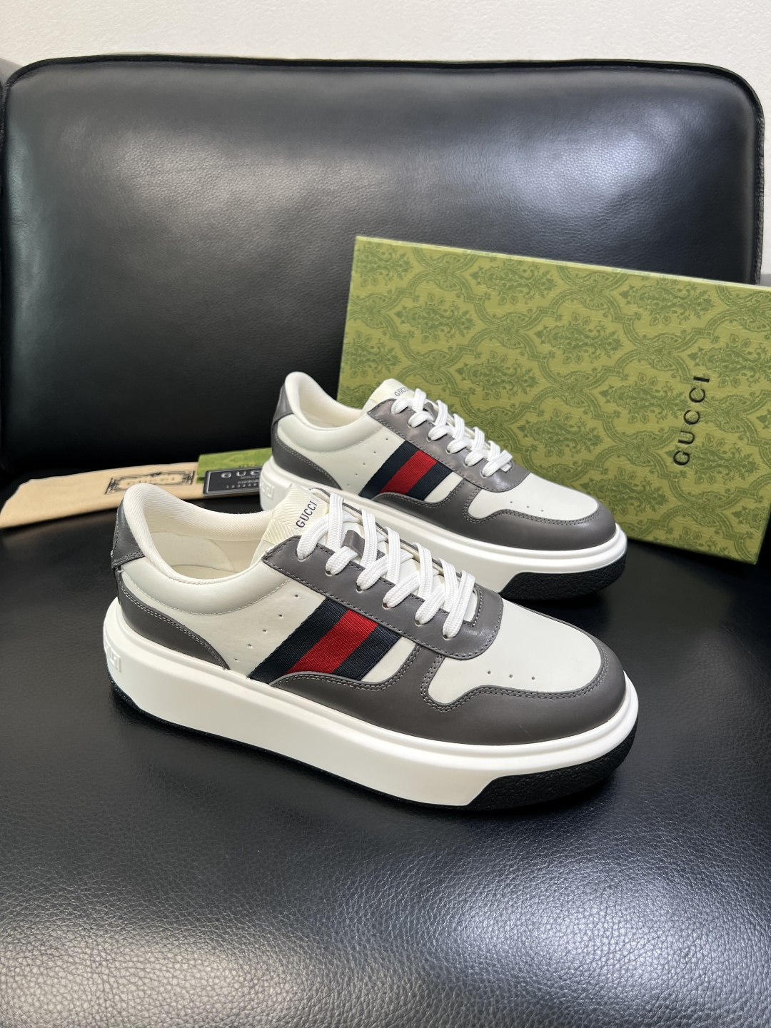 Gucci 高品质 顶级工艺品 古奇 专柜新款原厂配置，意大利进口牛皮面料，进口牛皮内里垫，透气舒适，鞋