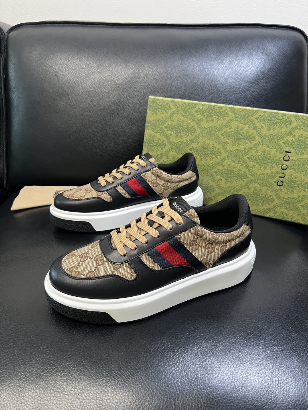 Gucci 高品质 顶级工艺品 古奇 专柜新款原厂配置，意大利进口牛皮面料，进口牛皮内里垫，透气舒适，鞋