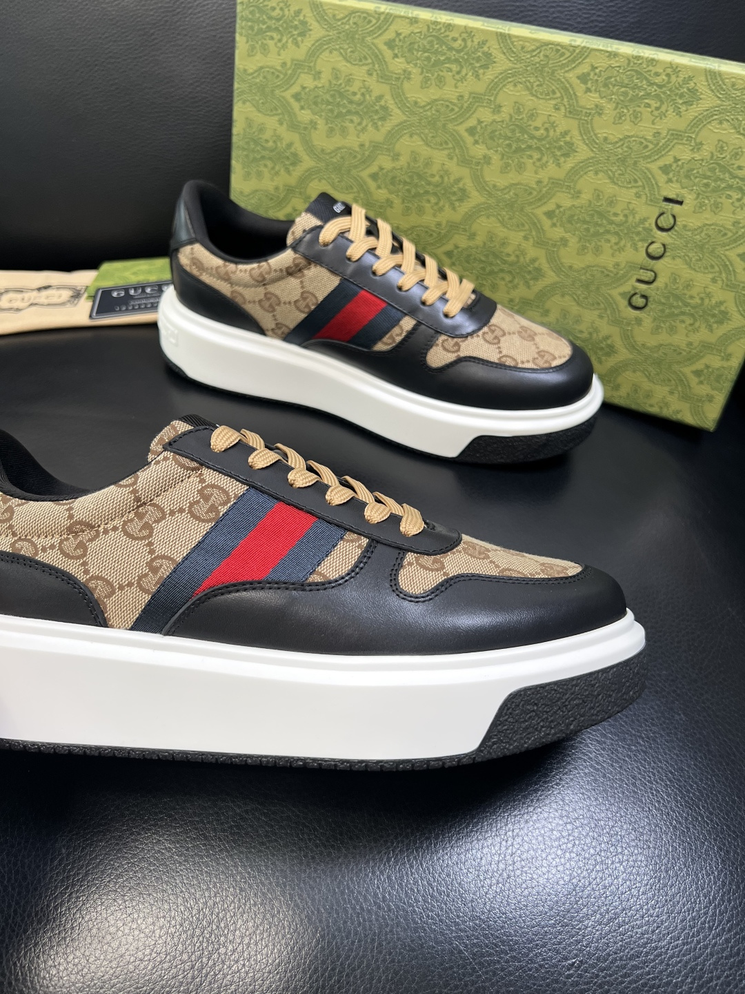 Gucci 高品质 顶级工艺品 古奇 专柜新款原厂配置，意大利进口牛皮面料，进口牛皮内里垫，透气舒适，鞋