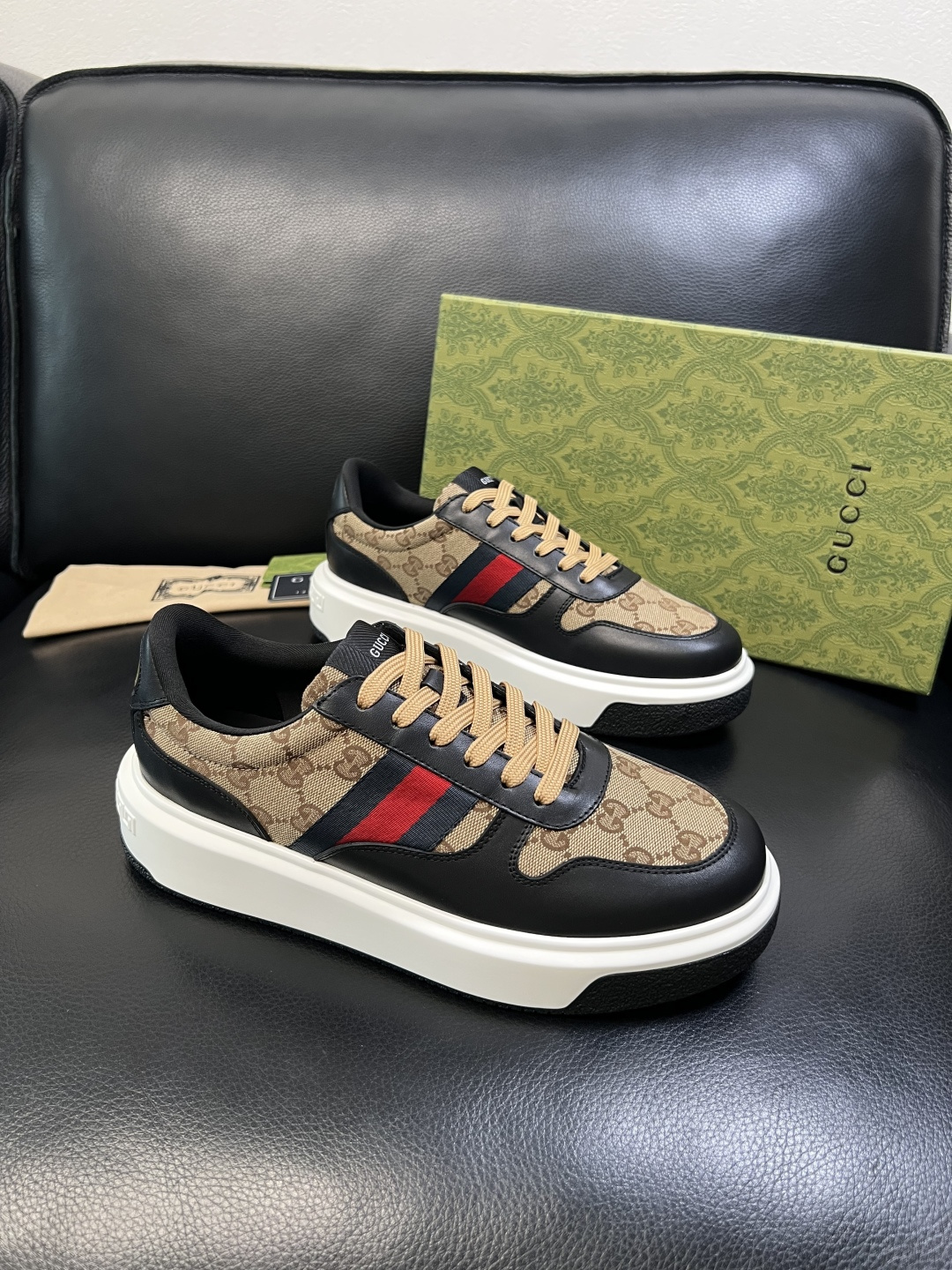 Gucci 高品质 顶级工艺品 古奇 专柜新款原厂配置，意大利进口牛皮面料，进口牛皮内里垫，透气舒适，鞋