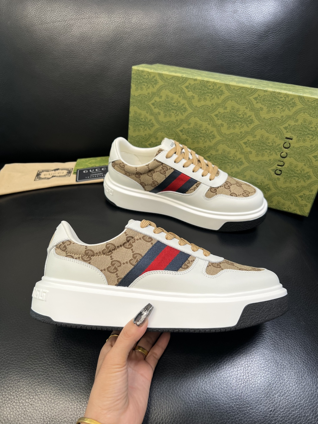 Gucci 高品质 顶级工艺品 古奇 专柜新款原厂配置，意大利进口牛皮面料，进口牛皮内里垫，透气舒适，鞋