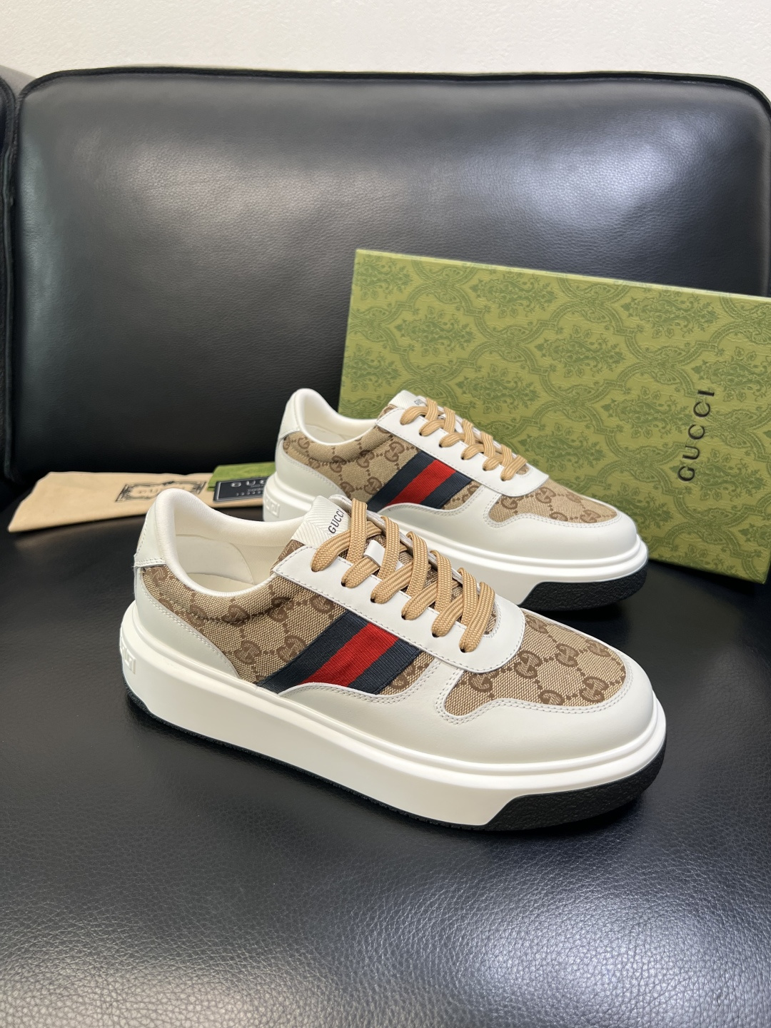 Gucci 高品质 顶级工艺品 古奇 专柜新款原厂配置，意大利进口牛皮面料，进口牛皮内里垫，透气舒适，鞋