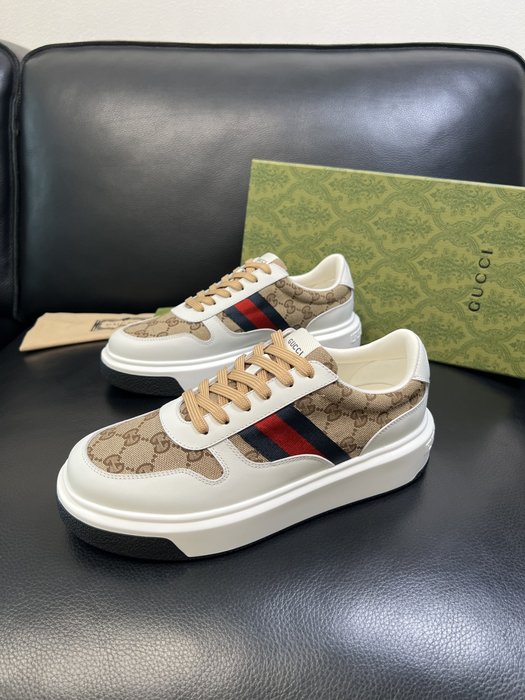 Gucci 高品质 顶级工艺品 古奇 专柜新款原厂配置，意大利进口牛皮面料，进口牛皮内里垫，透气舒适，鞋