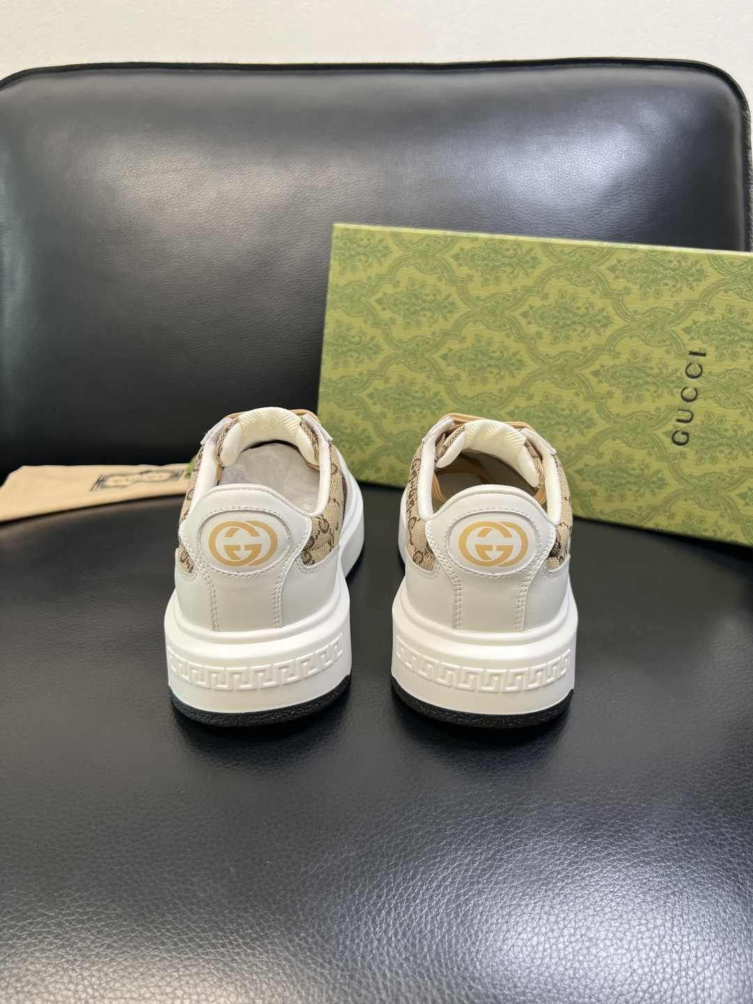 Gucci 高品质 顶级工艺品 古奇 专柜新款原厂配置，意大利进口牛皮面料，进口牛皮内里垫，透气舒适，鞋