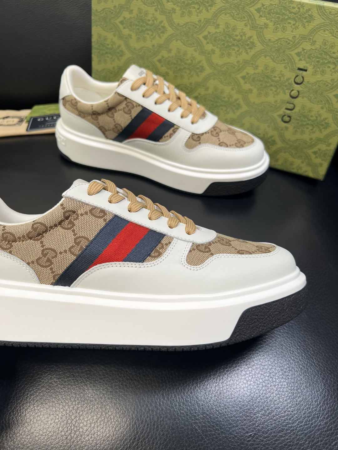 Gucci 高品质 顶级工艺品 古奇 专柜新款原厂配置，意大利进口牛皮面料，进口牛皮内里垫，透气舒适，鞋