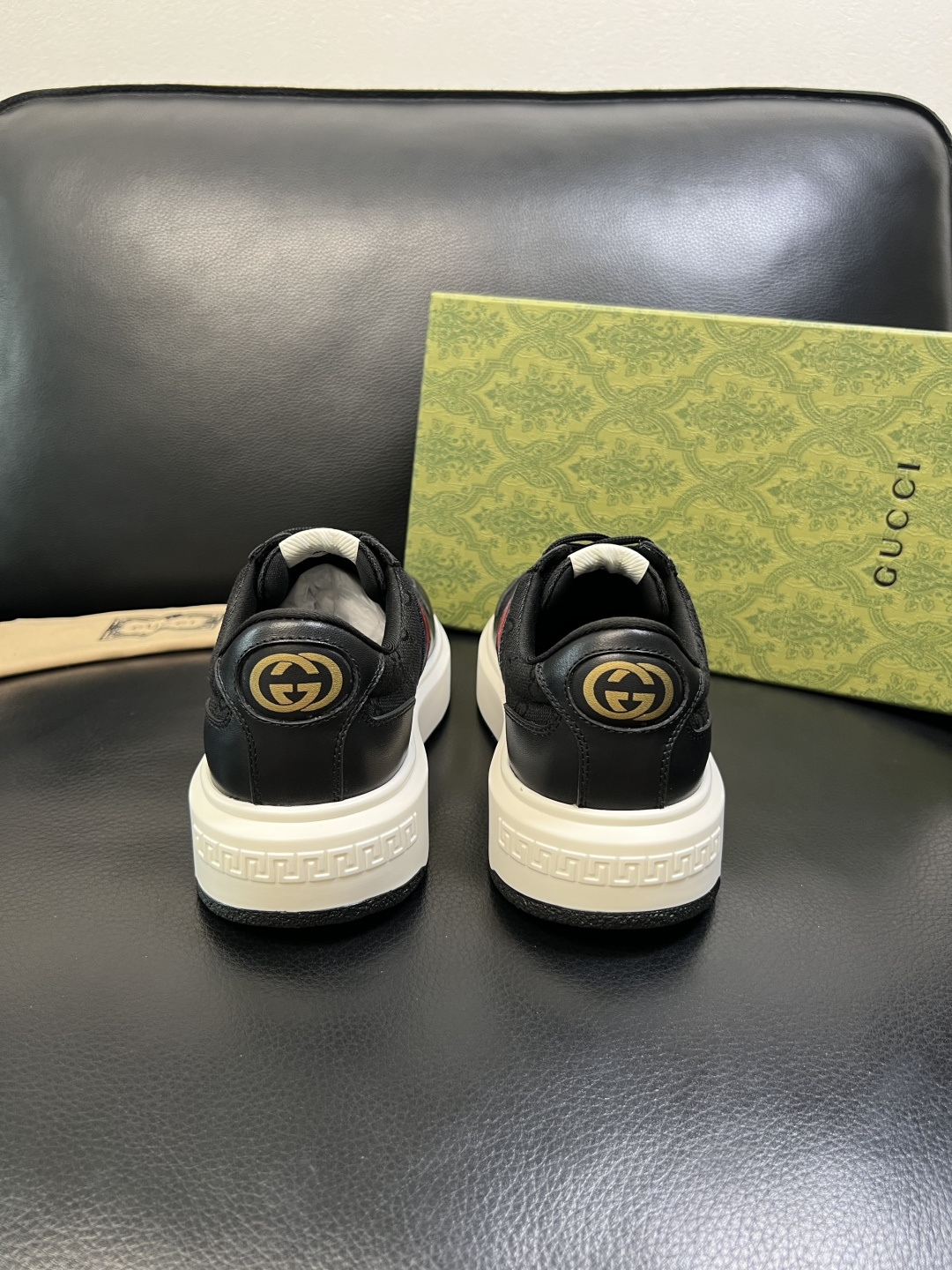 Gucci 高品质 顶级工艺品 古奇 专柜新款原厂配置，意大利进口牛皮面料，进口牛皮内里垫，透气舒适，鞋