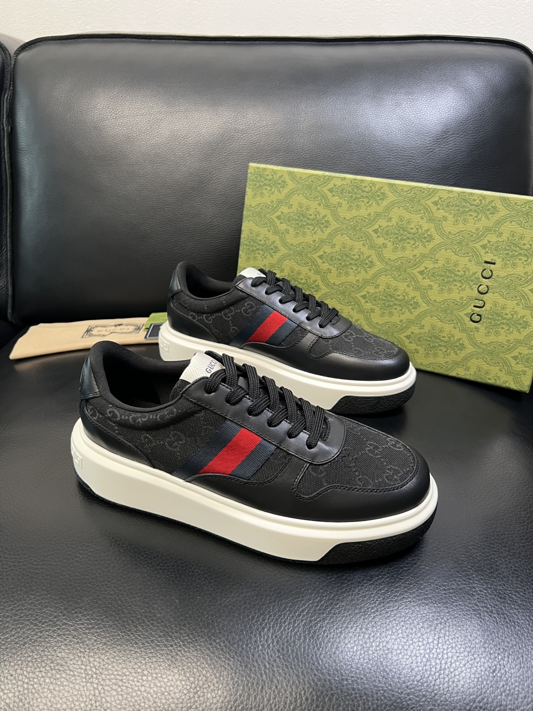 Gucci 高品质 顶级工艺品 古奇 专柜新款原厂配置，意大利进口牛皮面料，进口牛皮内里垫，透气舒适，鞋