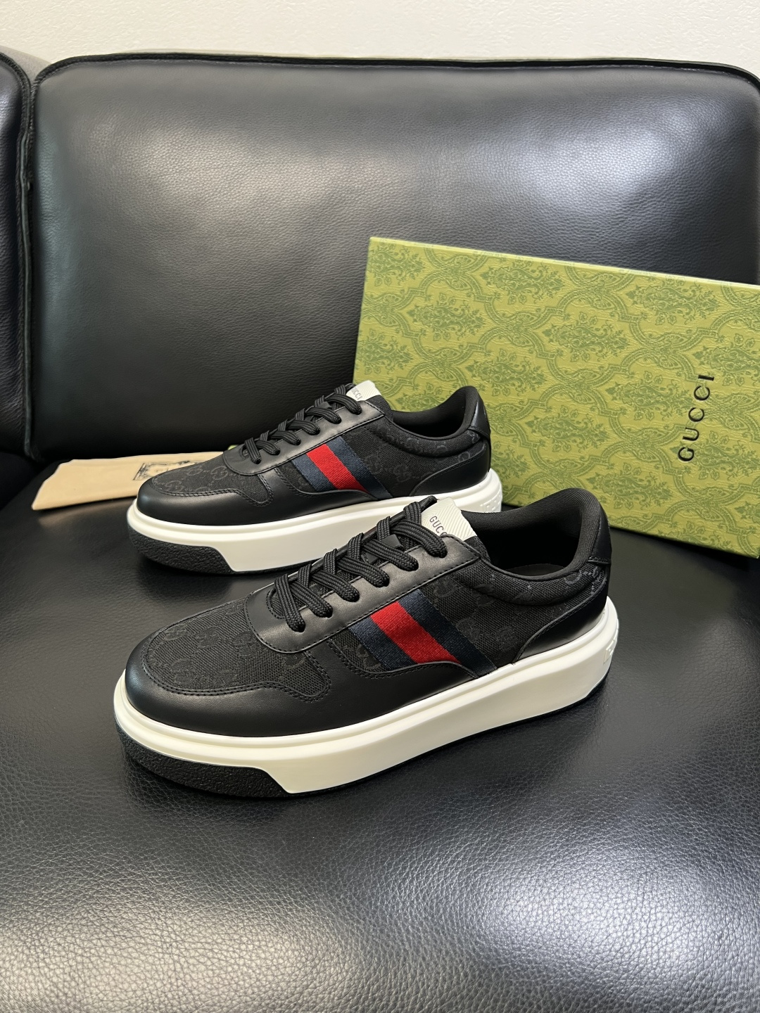 Gucci 高品质 顶级工艺品 古奇 专柜新款原厂配置，意大利进口牛皮面料，进口牛皮内里垫，透气舒适，鞋