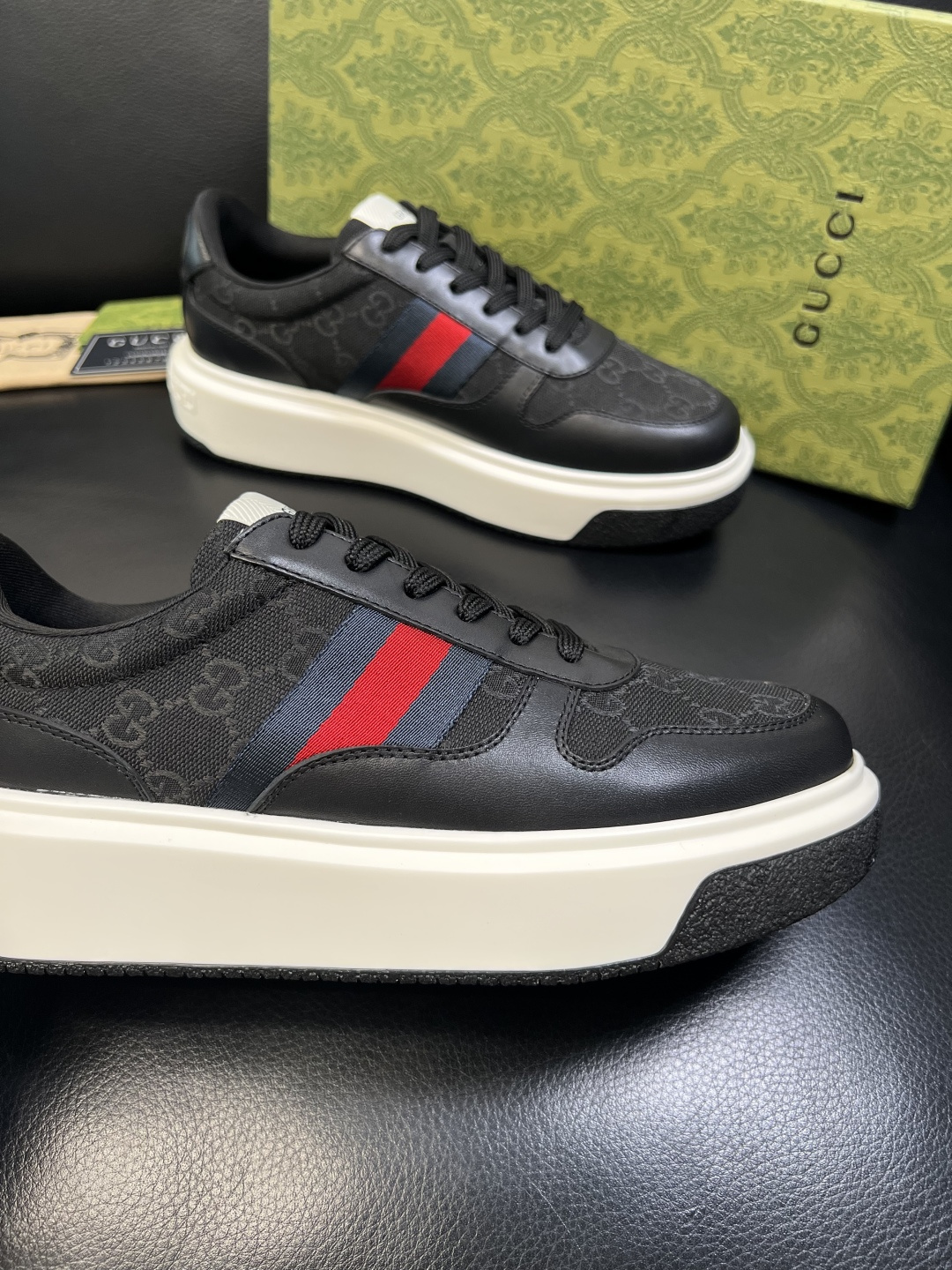 Gucci 高品质 顶级工艺品 古奇 专柜新款原厂配置，意大利进口牛皮面料，进口牛皮内里垫，透气舒适，鞋