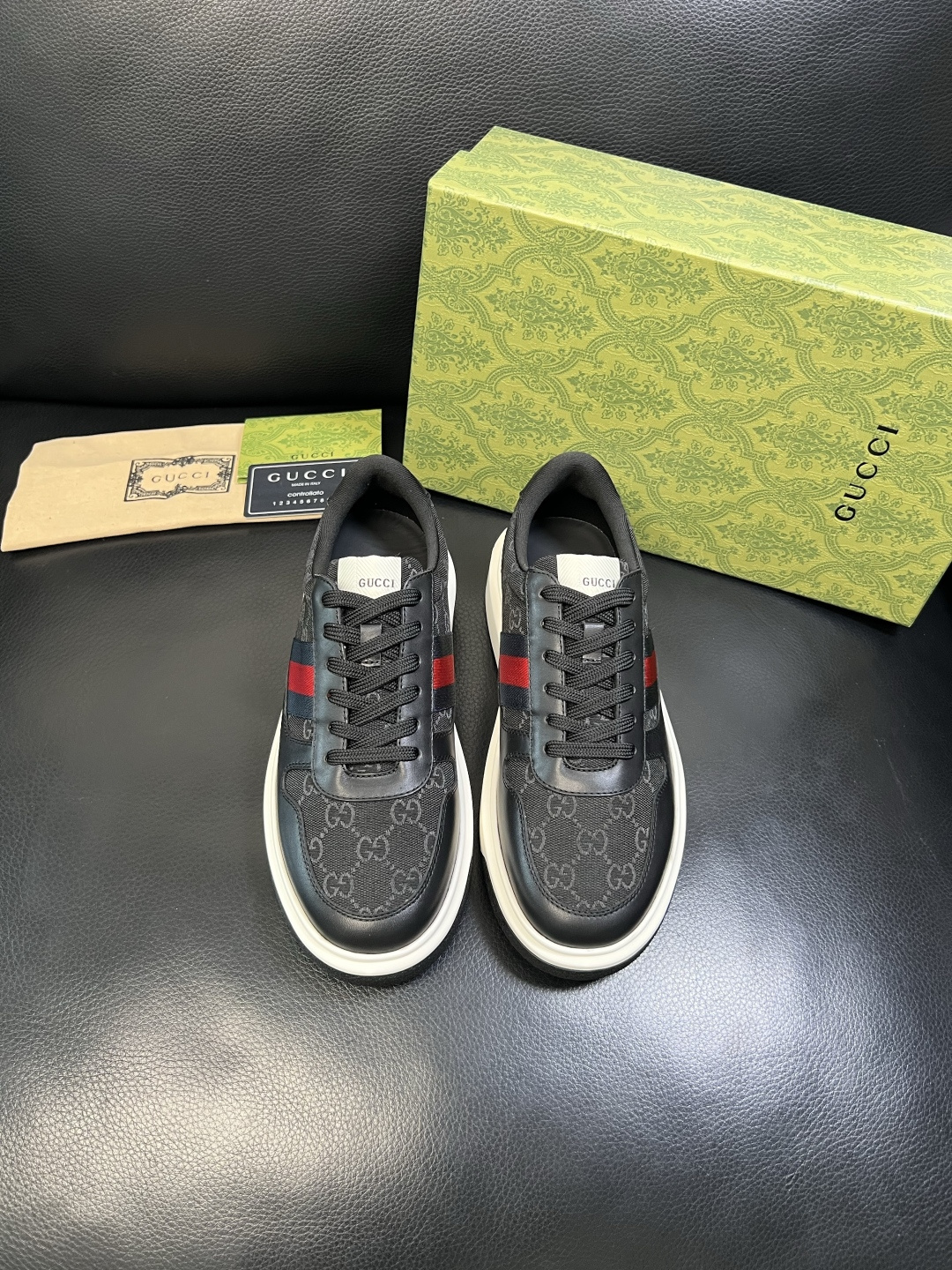 Gucci 高品质 顶级工艺品 古奇 专柜新款原厂配置，意大利进口牛皮面料，进口牛皮内里垫，透气舒适，鞋