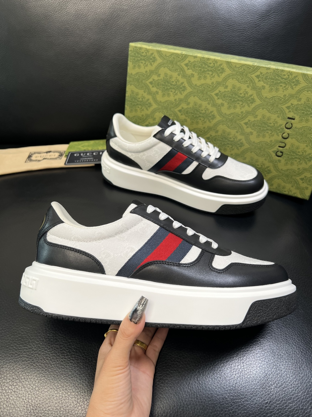 Gucci 高品质 顶级工艺品 古奇 专柜新款原厂配置，意大利进口牛皮面料，进口牛皮内里垫，透气舒适，鞋