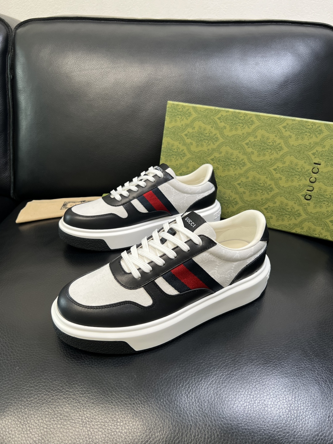 Gucci 高品质 顶级工艺品 古奇 专柜新款原厂配置，意大利进口牛皮面料，进口牛皮内里垫，透气舒适，鞋