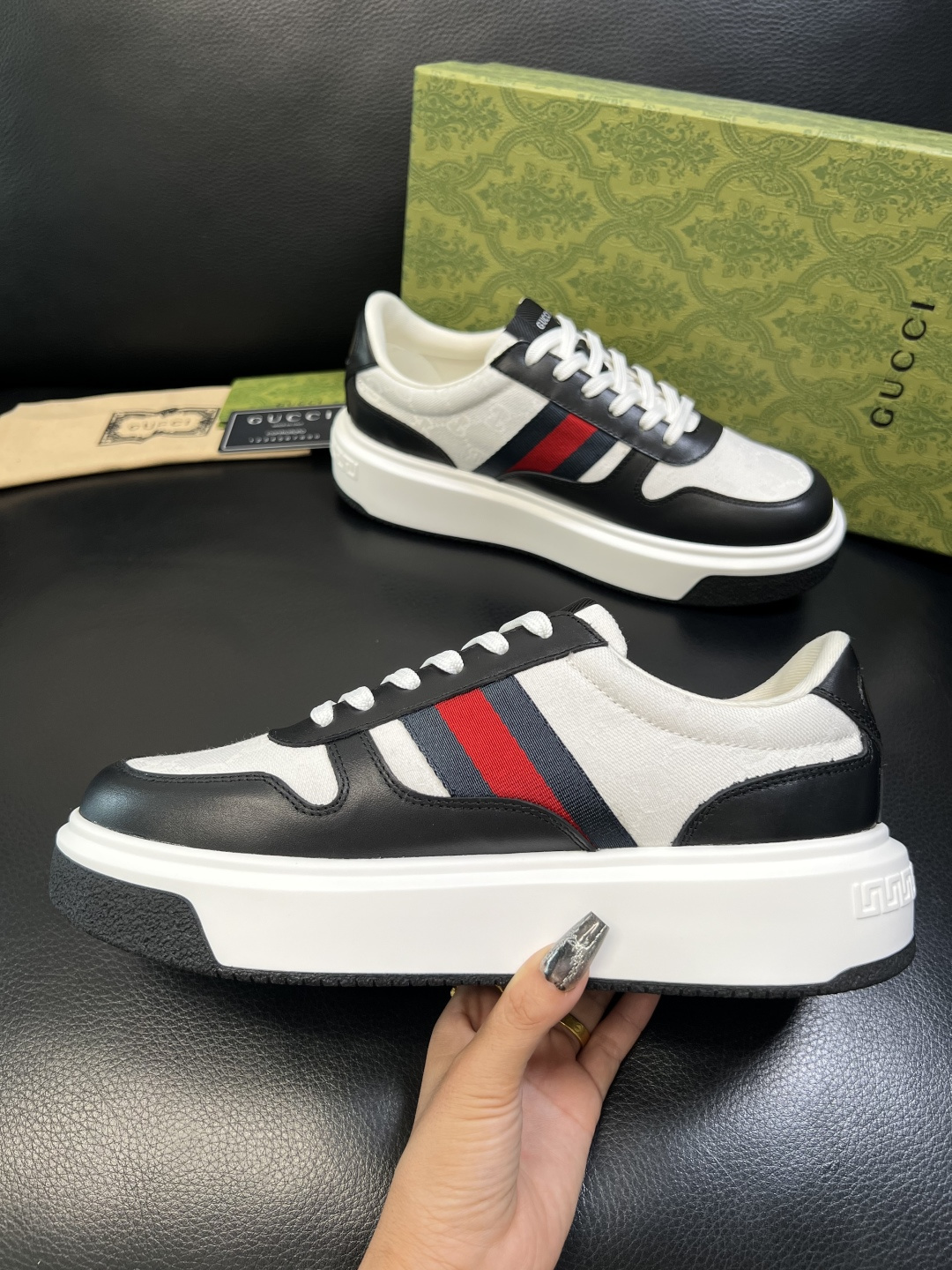 Gucci 高品质 顶级工艺品 古奇 专柜新款原厂配置，意大利进口牛皮面料，进口牛皮内里垫，透气舒适，鞋