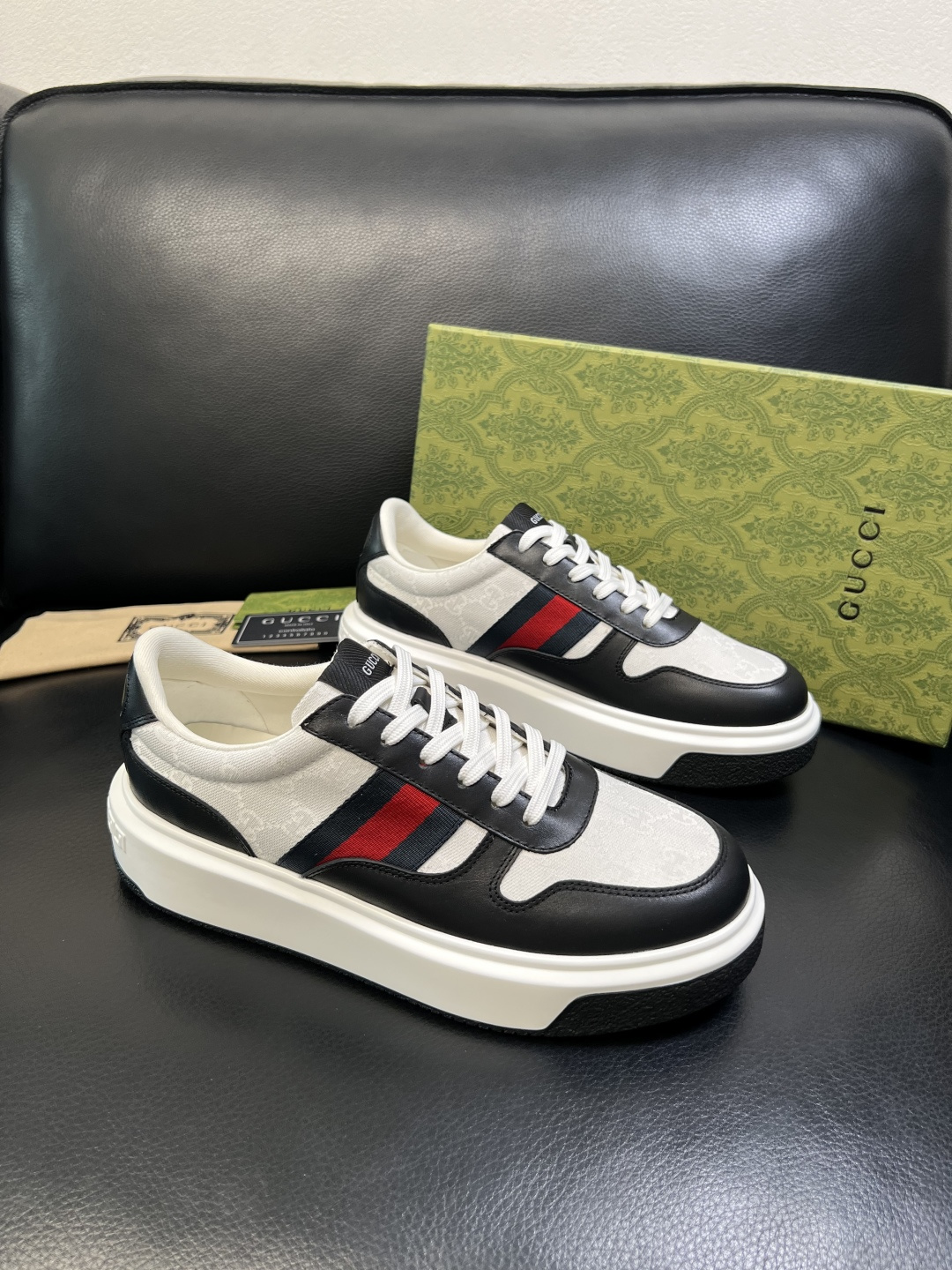 Gucci 高品质 顶级工艺品 古奇 专柜新款原厂配置，意大利进口牛皮面料，进口牛皮内里垫，透气舒适，鞋