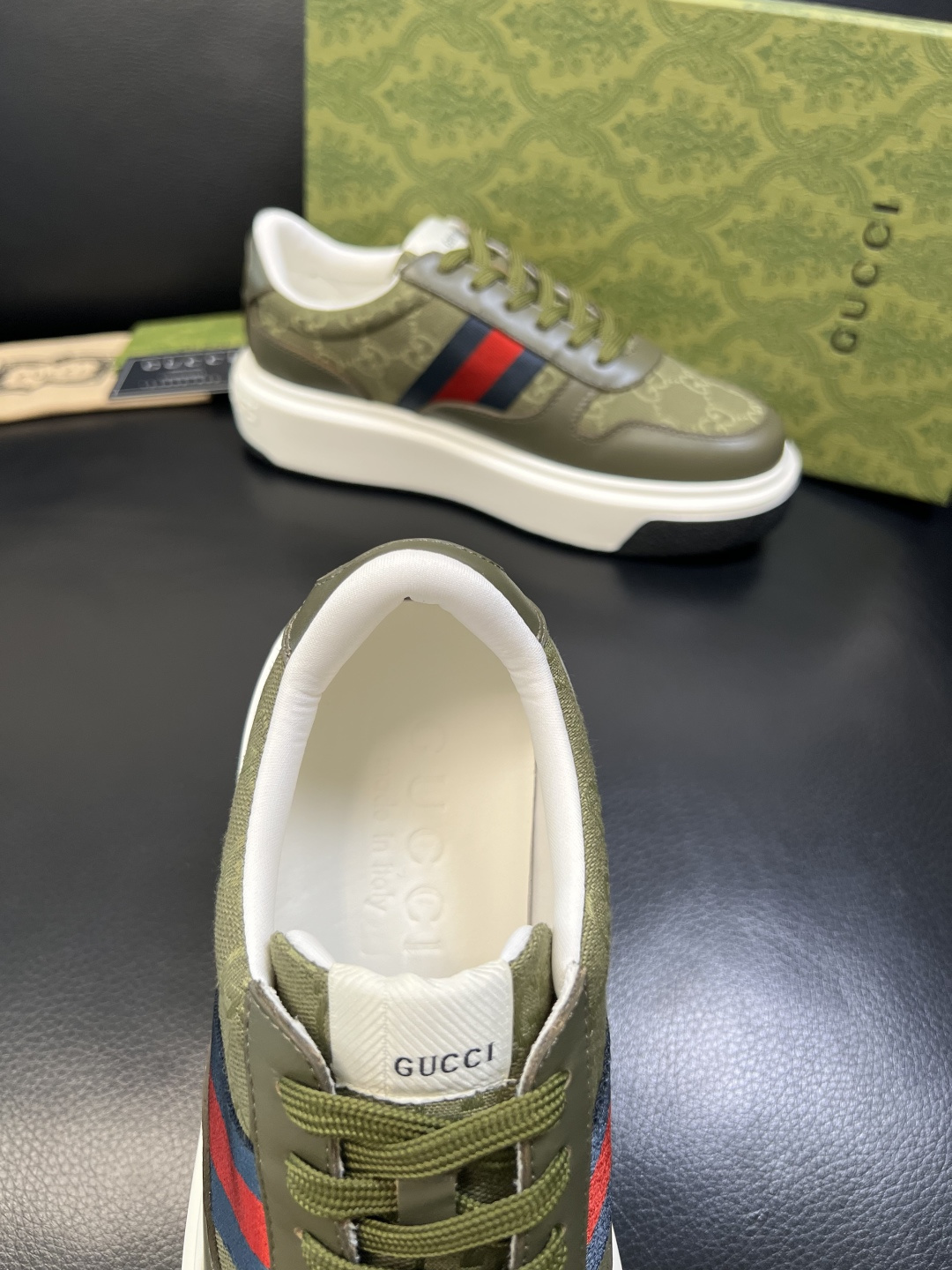 Gucci 高品质 顶级工艺品 古奇 专柜新款原厂配置，意大利进口牛皮面料，进口牛皮内里垫，透气舒适，鞋