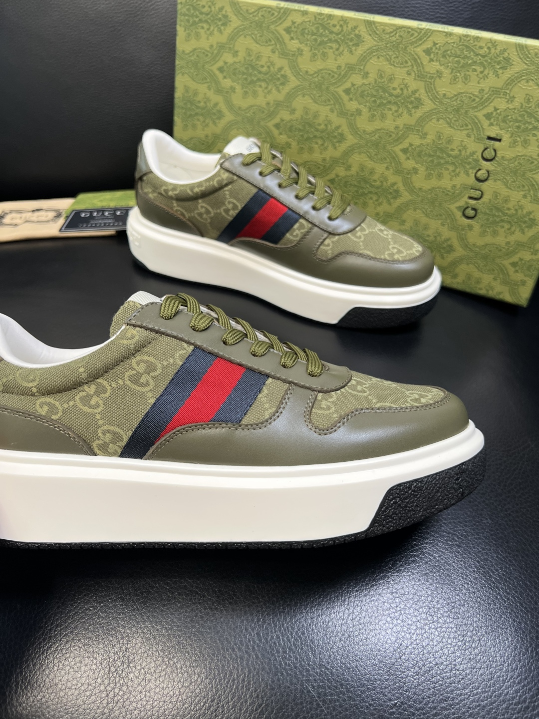 Gucci 高品质 顶级工艺品 古奇 专柜新款原厂配置，意大利进口牛皮面料，进口牛皮内里垫，透气舒适，鞋