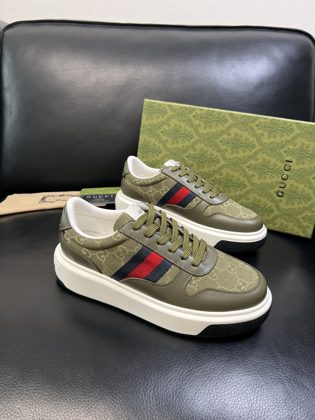 Gucci 高品质 顶级工艺品 古奇 专柜新款原厂配置，意大利进口牛皮面料，进口牛皮内里垫，透气舒适，鞋