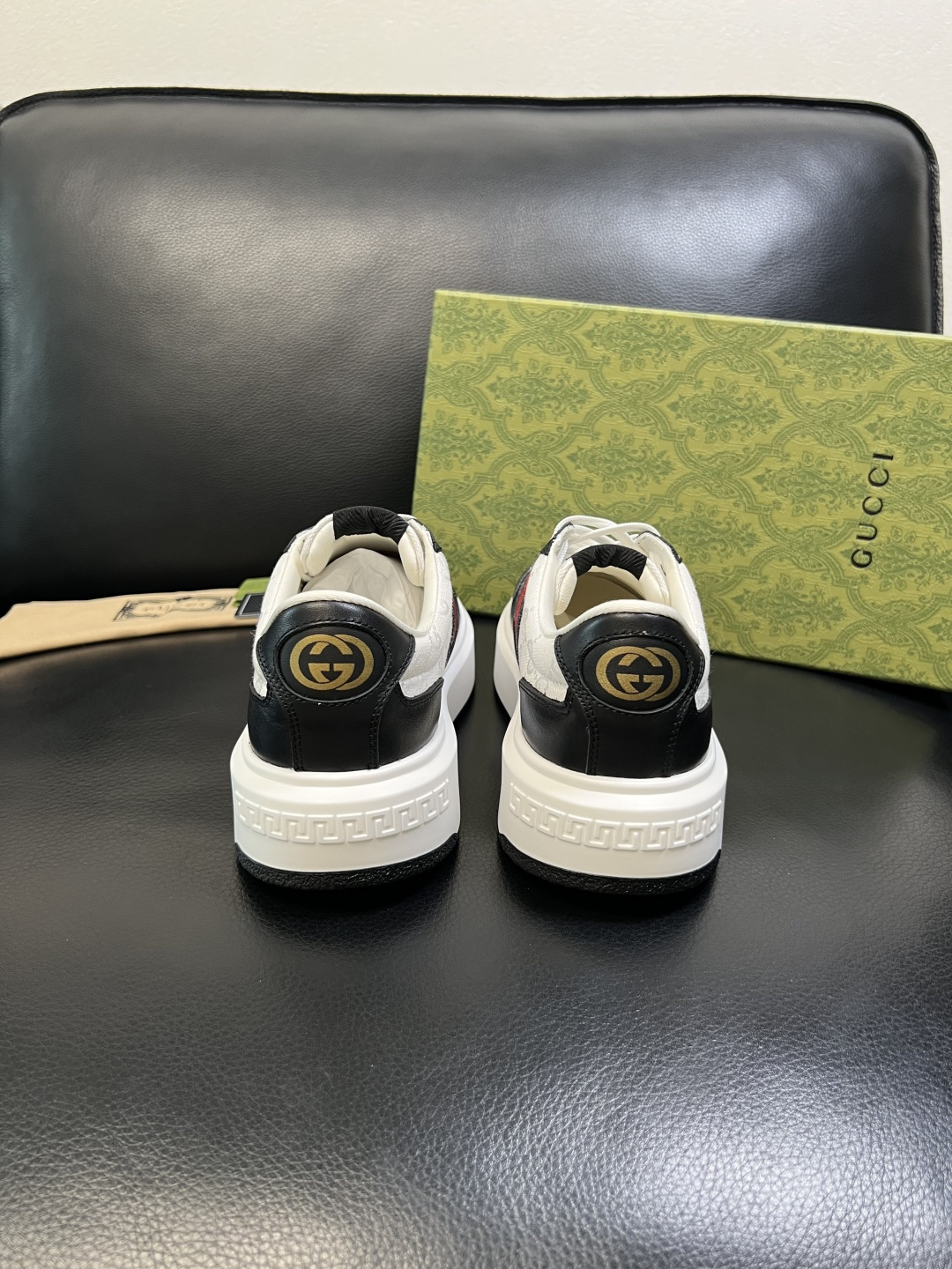 Gucci 高品质 顶级工艺品 古奇 专柜新款原厂配置，意大利进口牛皮面料，进口牛皮内里垫，透气舒适，鞋