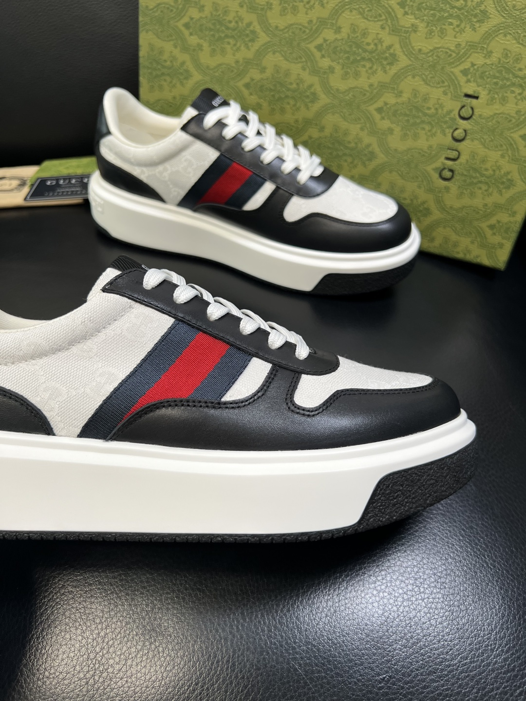 Gucci 高品质 顶级工艺品 古奇 专柜新款原厂配置，意大利进口牛皮面料，进口牛皮内里垫，透气舒适，鞋